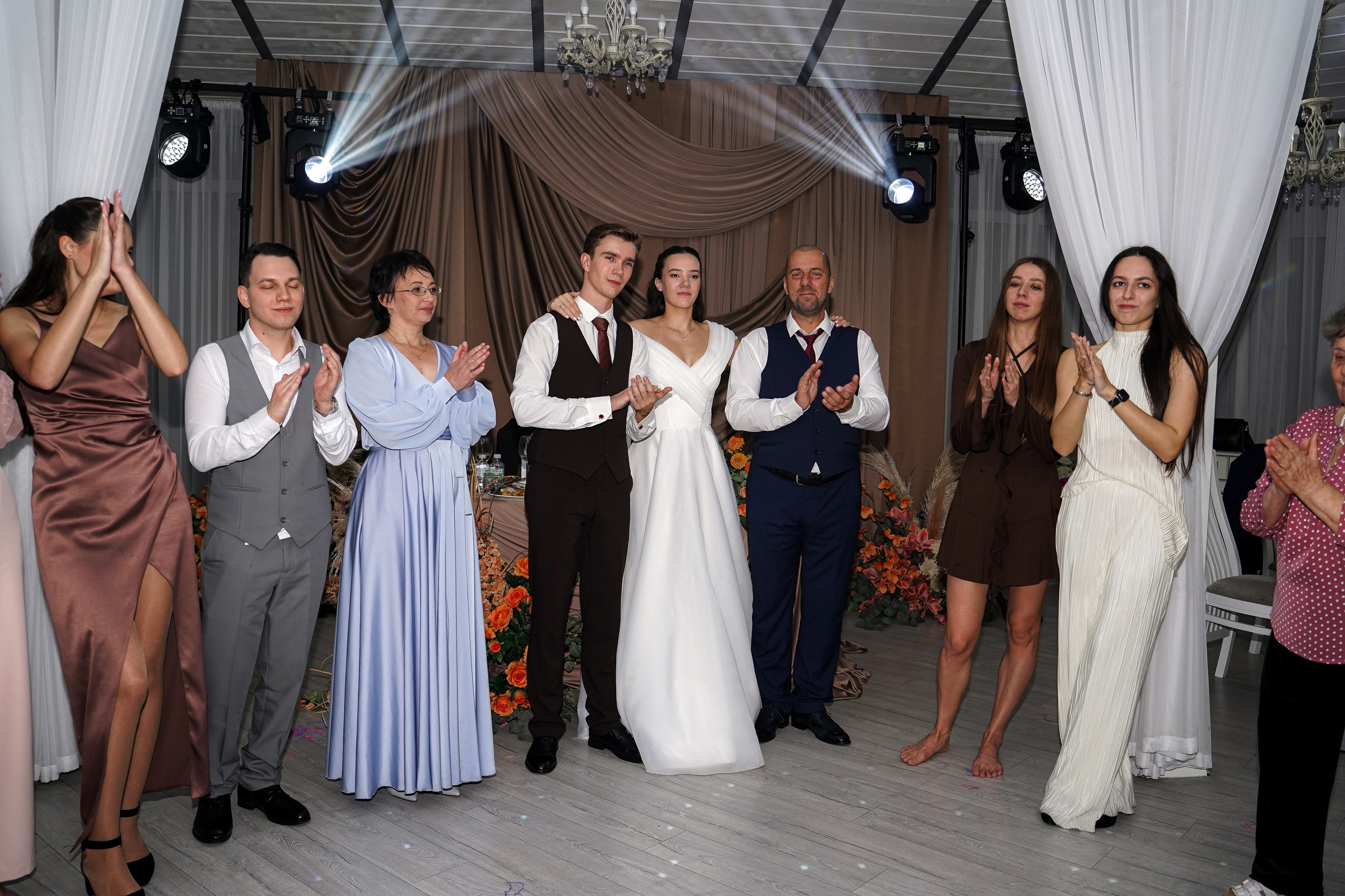 Свадебный банкет в беседке. Свадебный фотограф в Ростове-на-Дону. Таинство Крещения и Венчания, семейные фотосессии. Алёна Чёботова