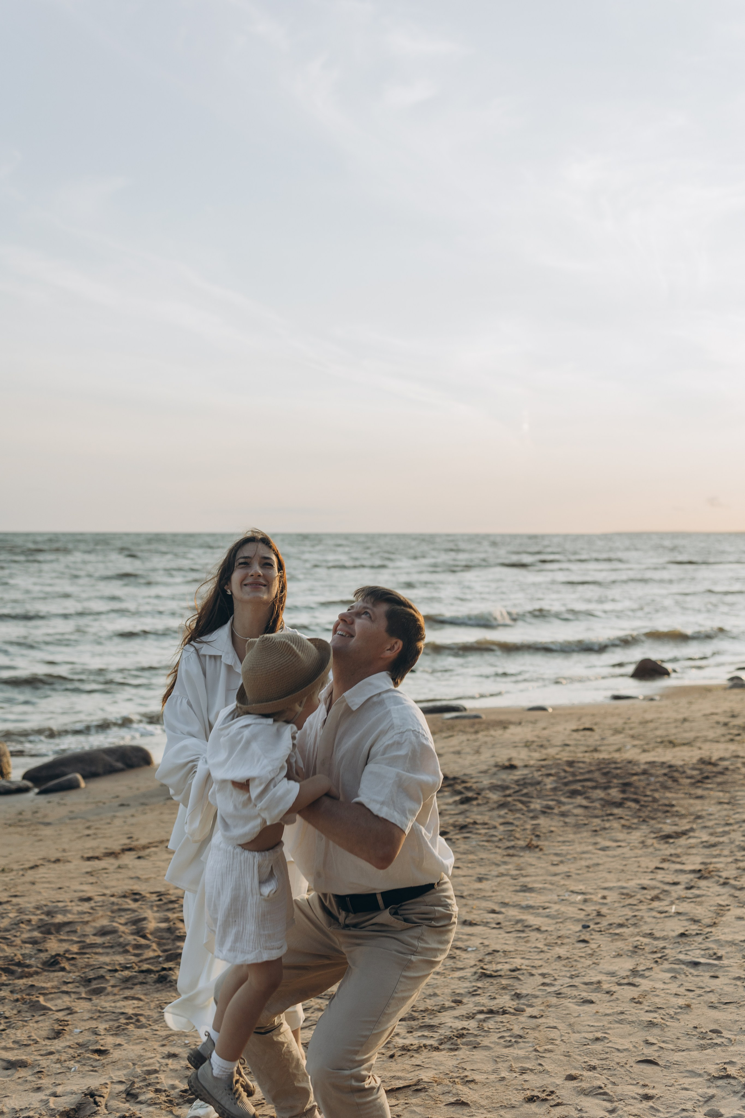 Эмилия, Дмитрий и Демид на Финском заливе. Семейный фотограф в Москве Виктория Ястребинская