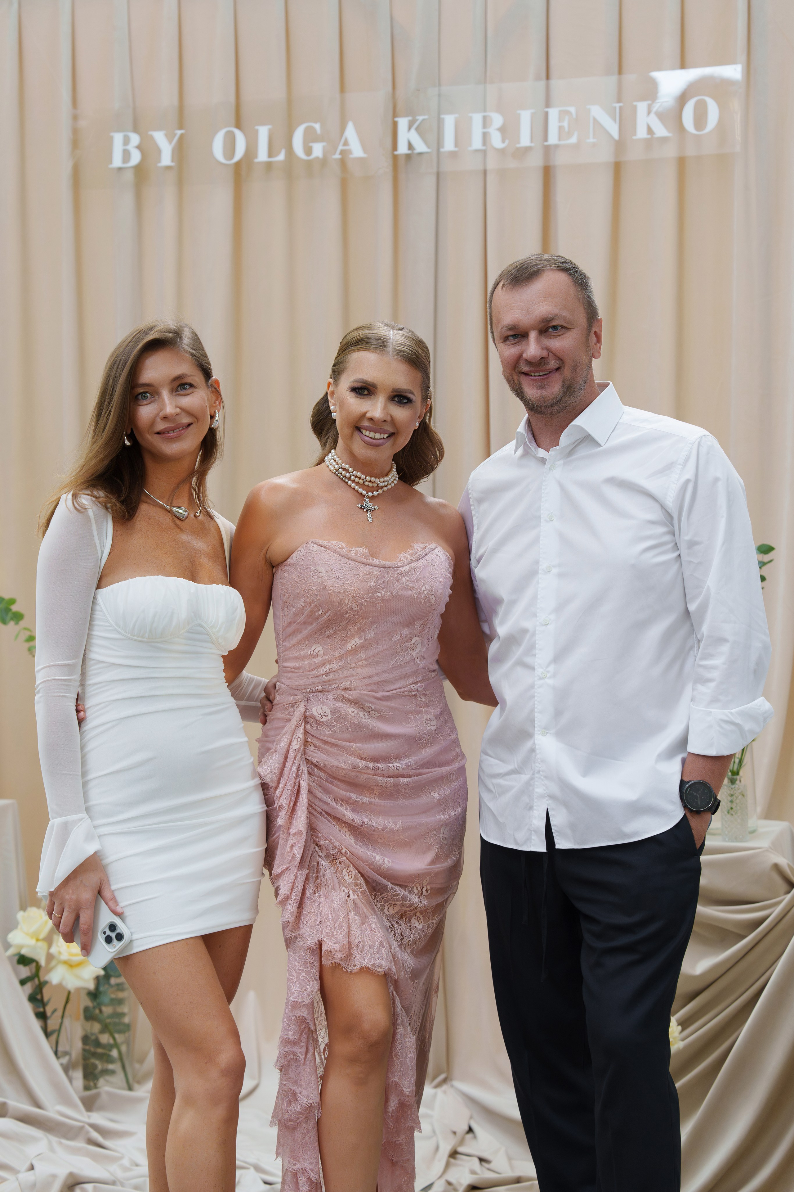 BY OLGA KIRIENKO. Свадебный и репортажный фотограф Элина Козырьянова