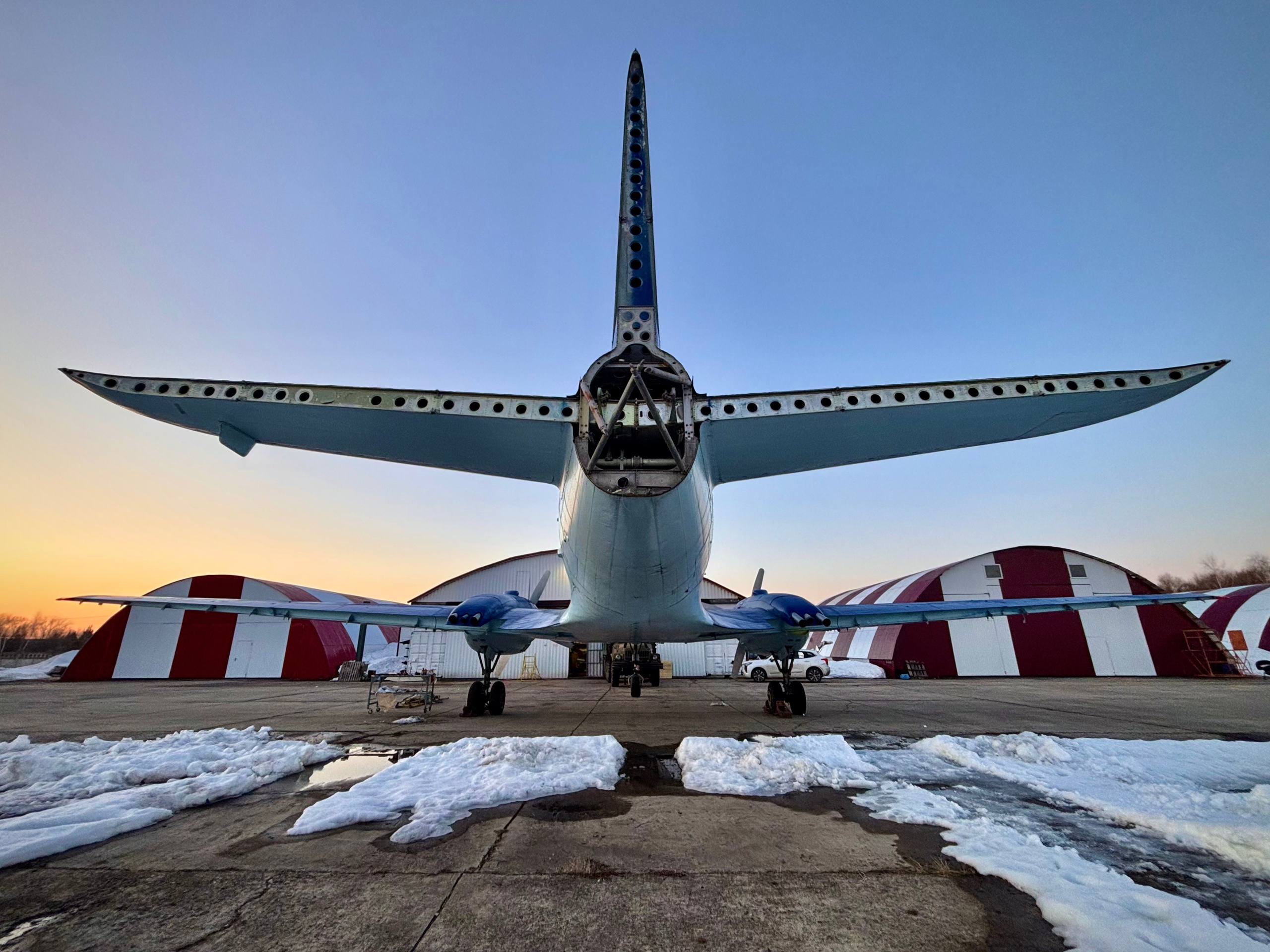 Ил-14Т «Голубая Мечта» (2026 г.). Фотоальбом показывающий увлекательный мир авиации и мир медведей Андрея Иванова