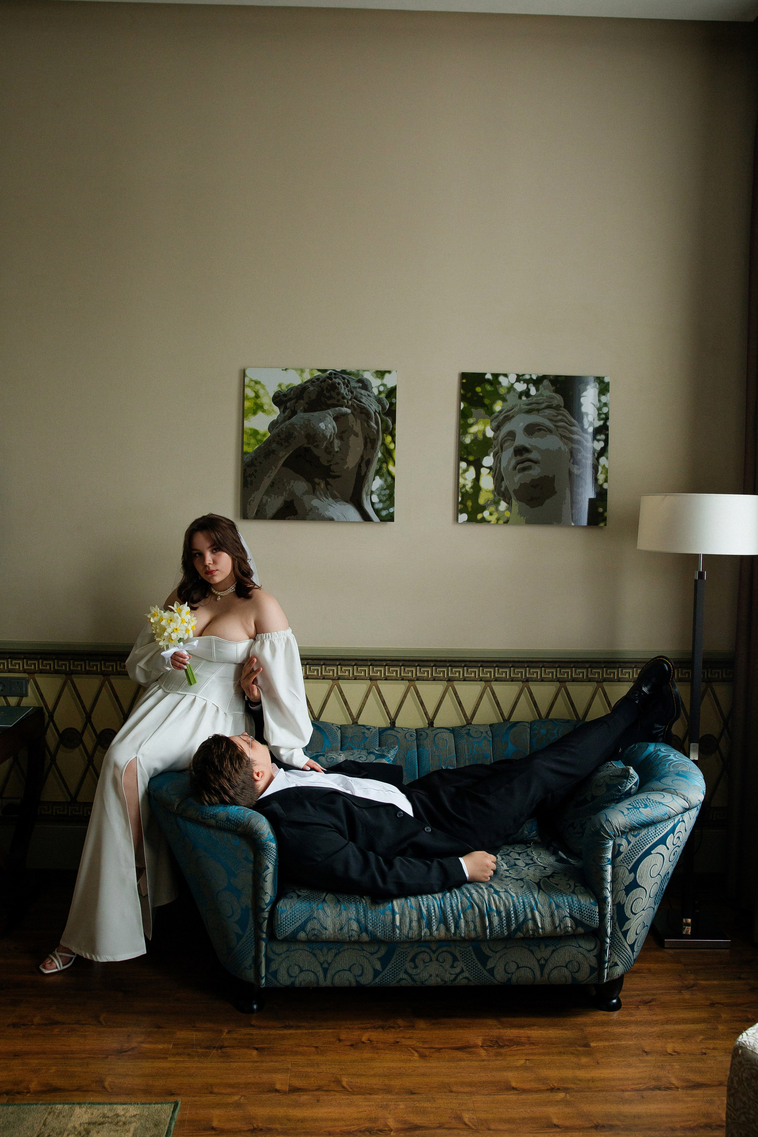 Съемка в отеле и регистрация прохладным майским днем. Свадебный фотограф в Санкт-Петербурге Вика Стукачева