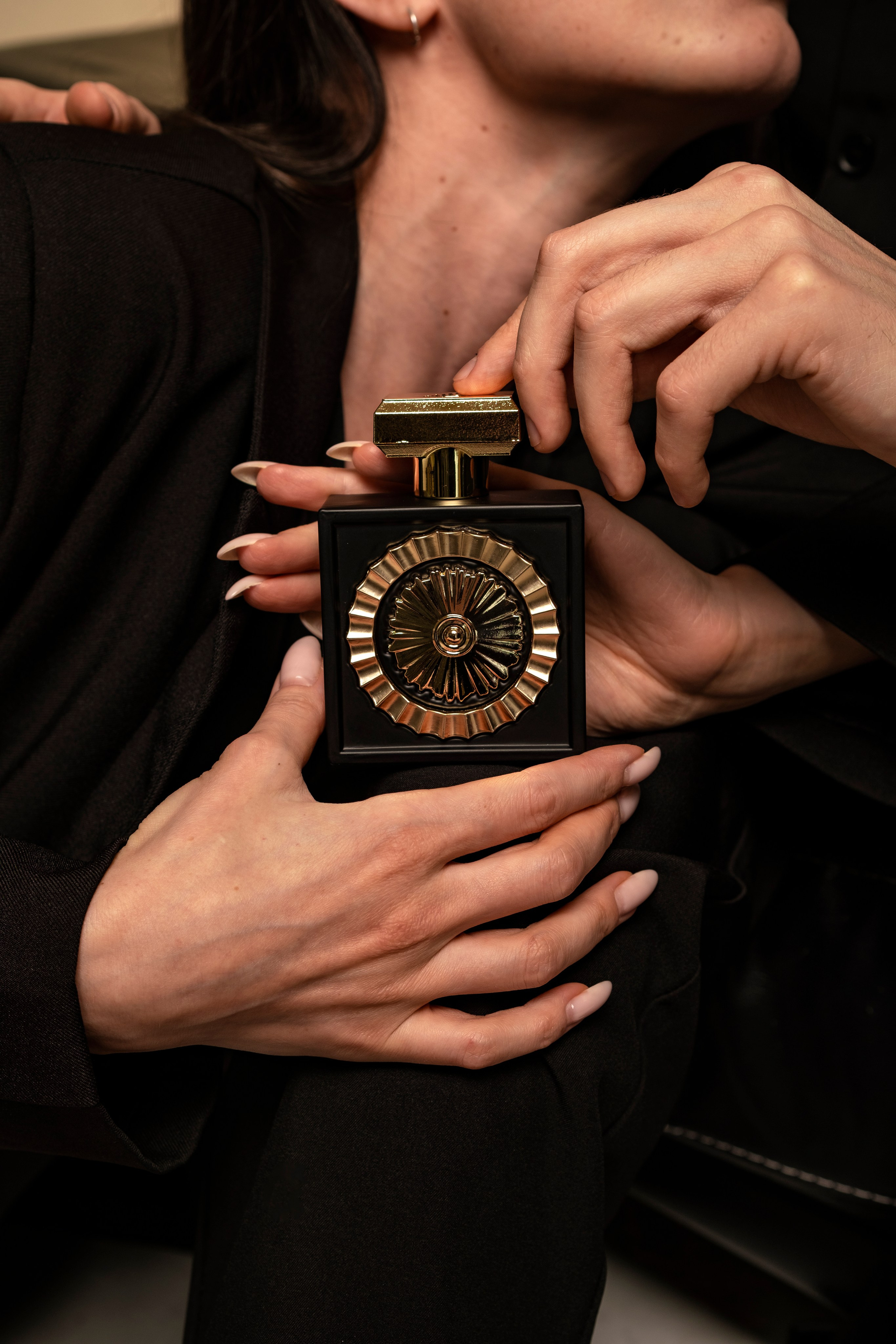 Парфюм. Портретная и Fashion фотосъемка в Москве КРИС KISS. Лукбуки и каталоги