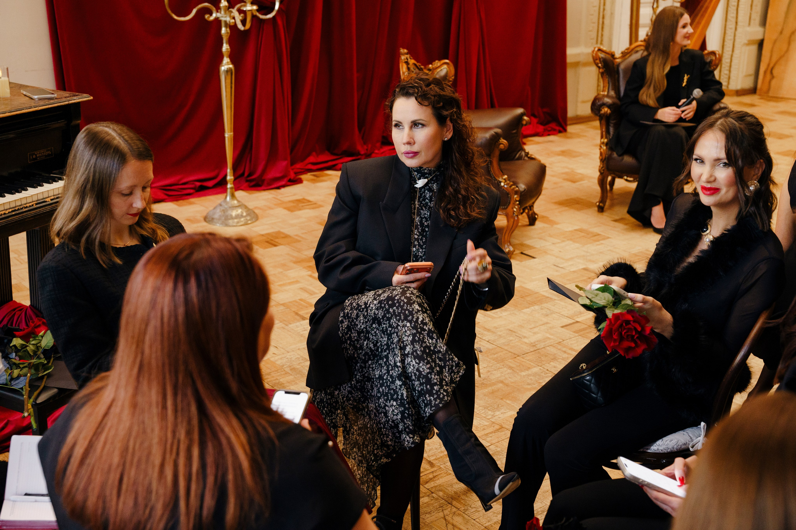 «ИСПОВЕДЬ» встреча женского клуба. Репортажный фотограф в Москве Саша Дружинина