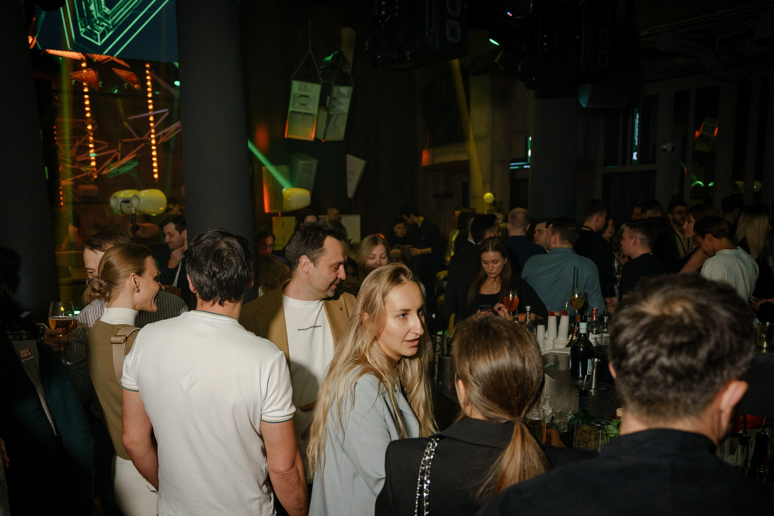Вечеринка OSNOVATELI.LIVE репортажный фотограф Саша Дружинина. Репортажный фотограф в Москве Саша Дружинина