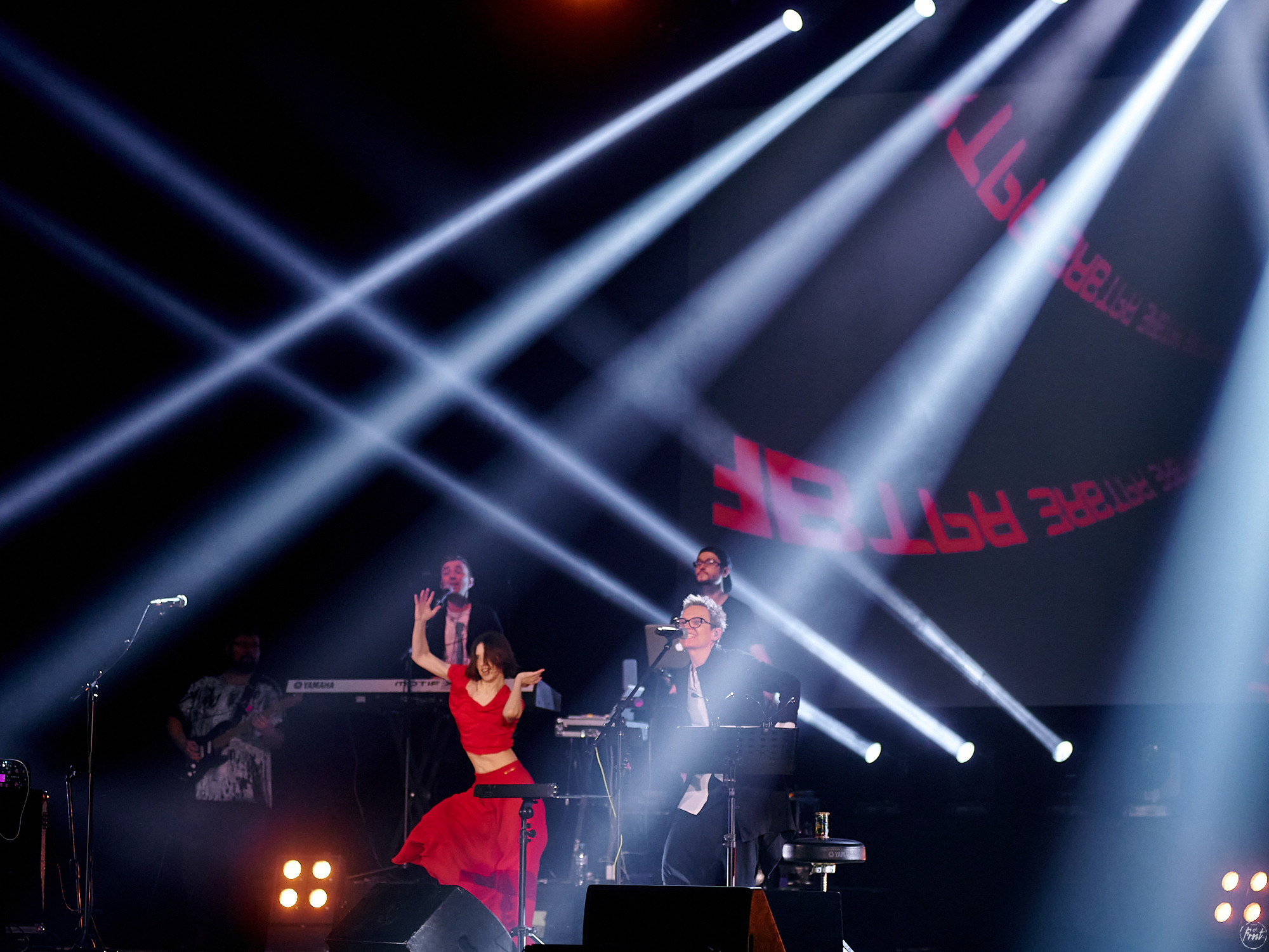 Сурганова и оркестр. Фотографии отовсюду и обо всем