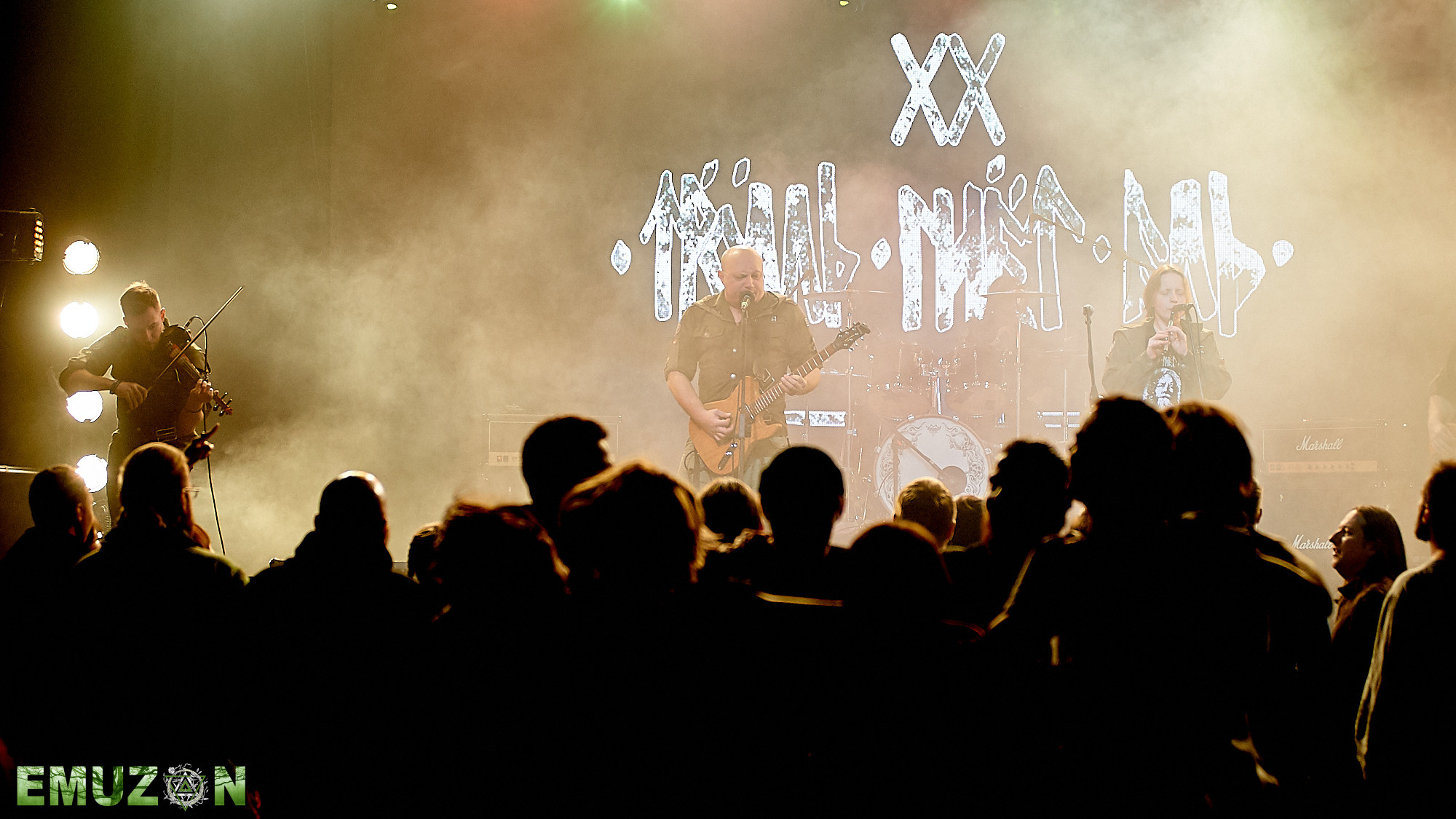 Тролль гнет ель. Фотографии отовсюду и обо всем