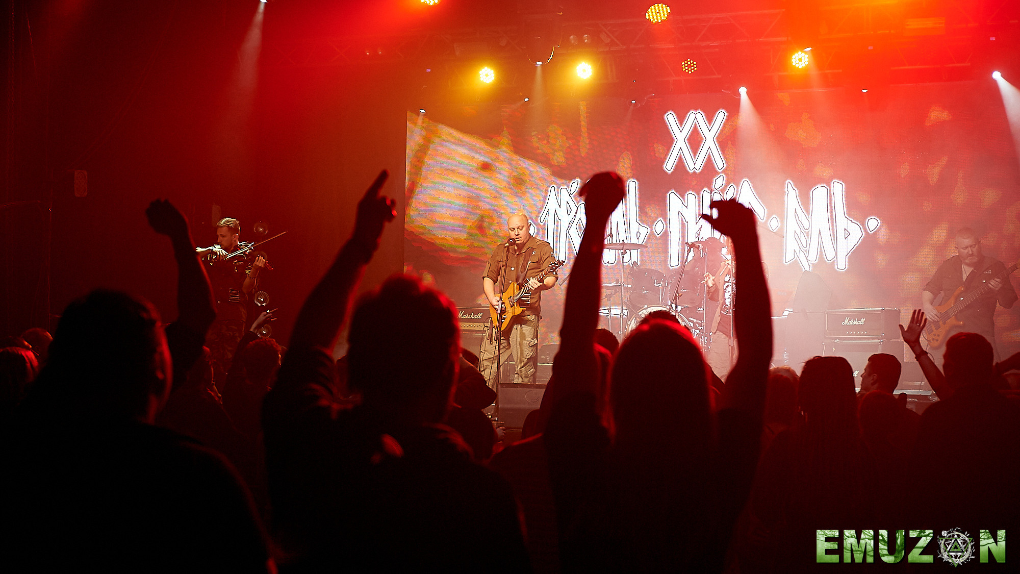 Тролль гнет ель. Фотографии отовсюду и обо всем