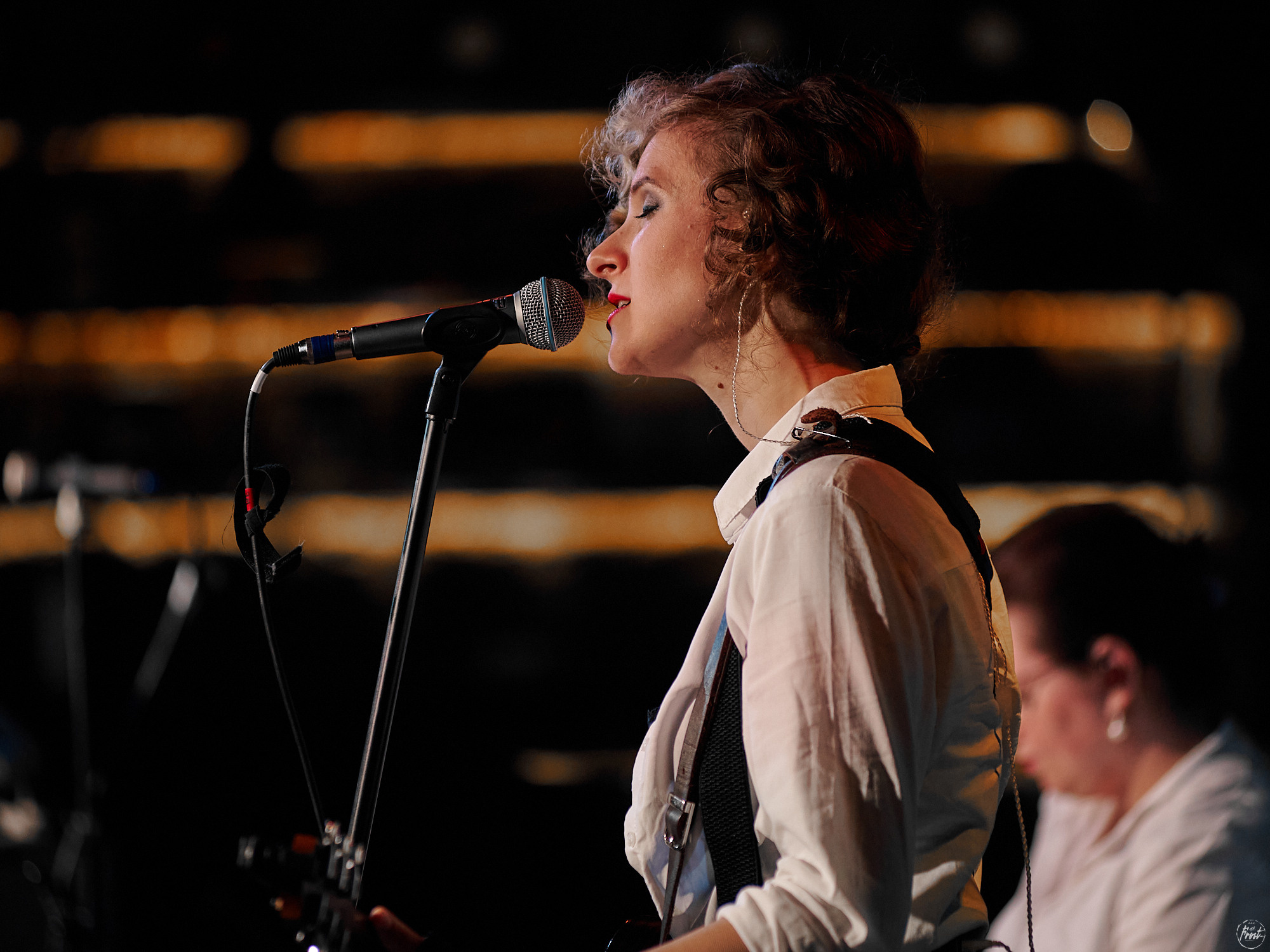 Немного нервно. Фотографии отовсюду и обо всем