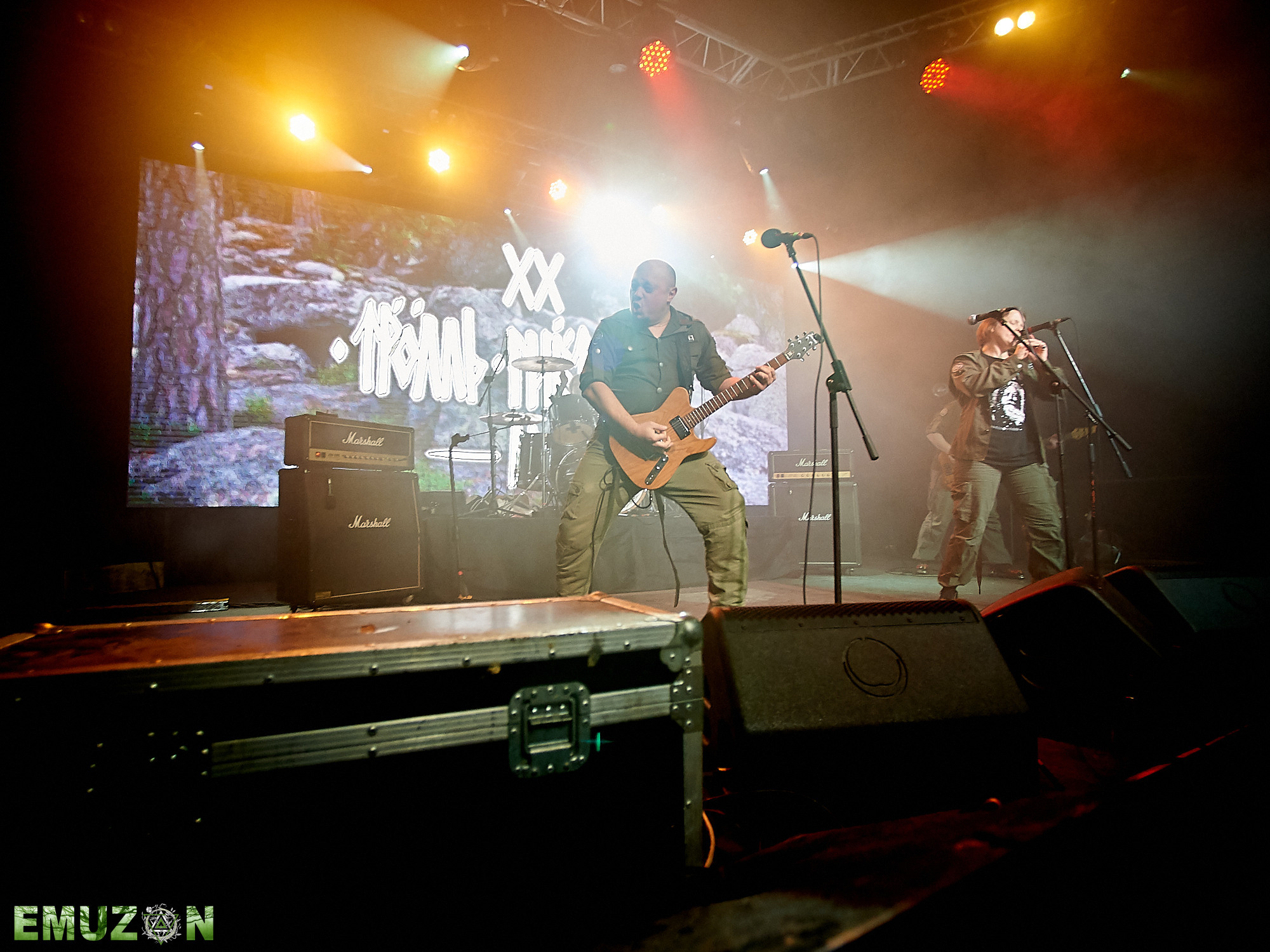 Тролль гнет ель. Фотографии отовсюду и обо всем