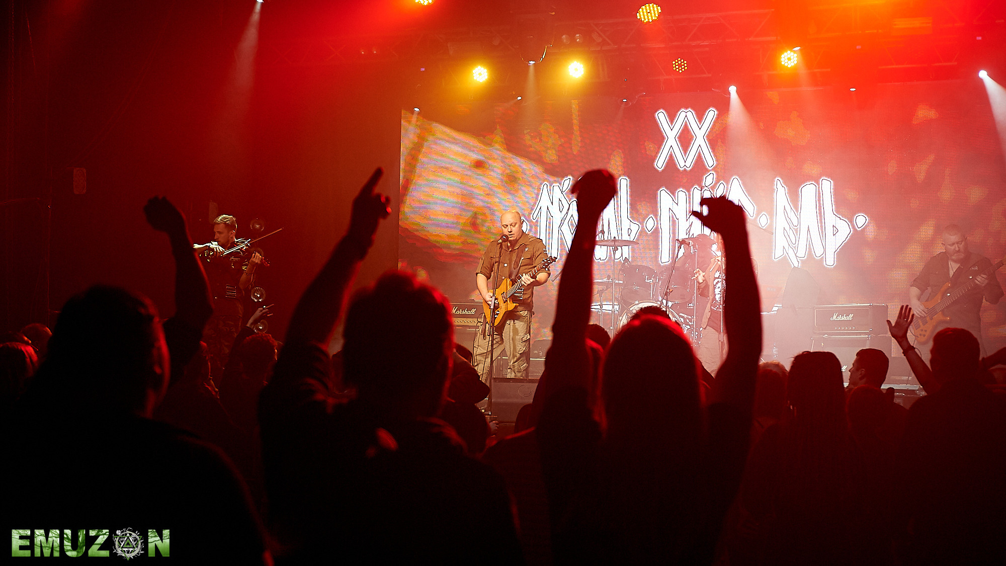 Тролль гнет ель. Фотографии отовсюду и обо всем