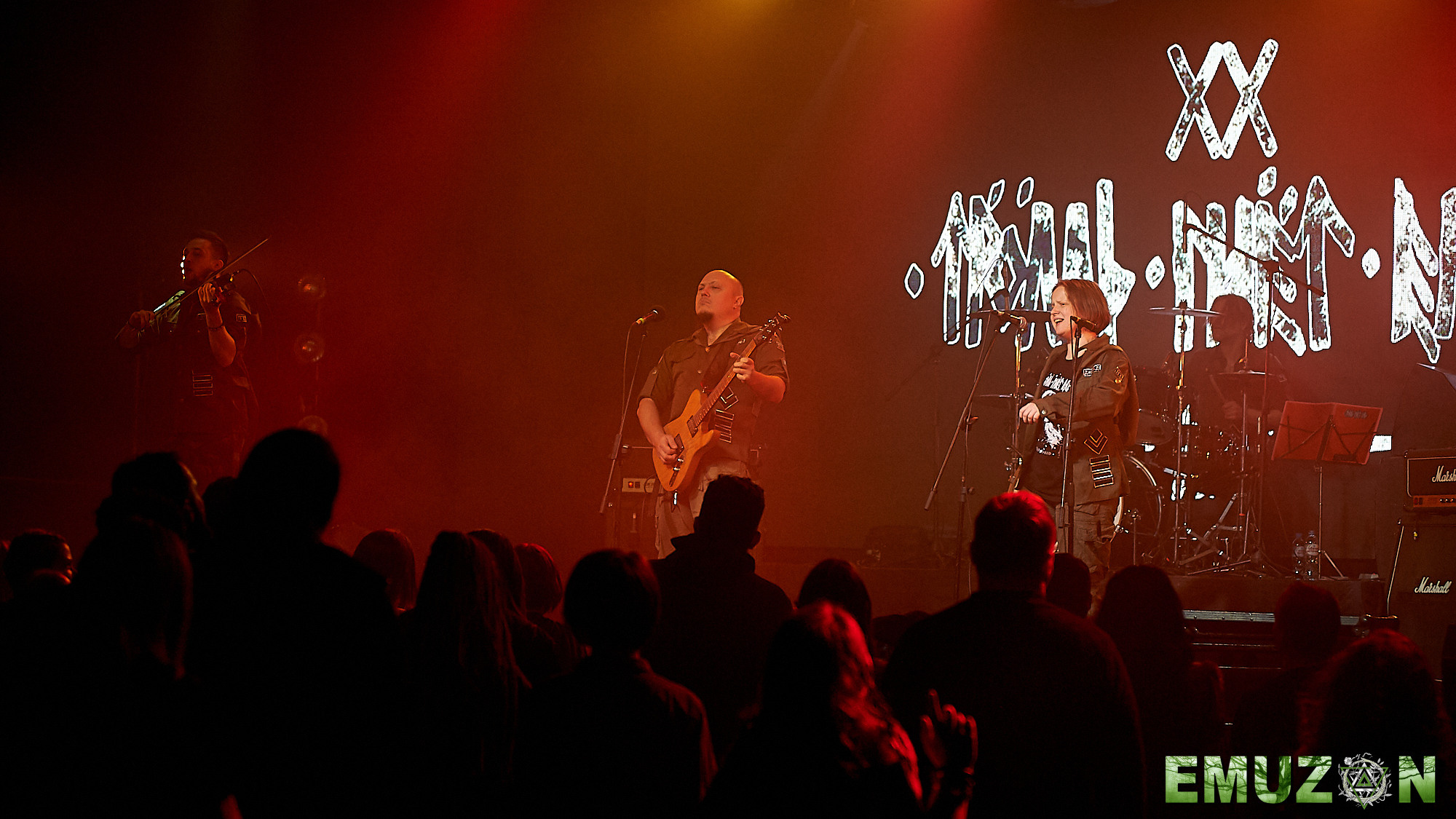 Тролль гнет ель. Фотографии отовсюду и обо всем