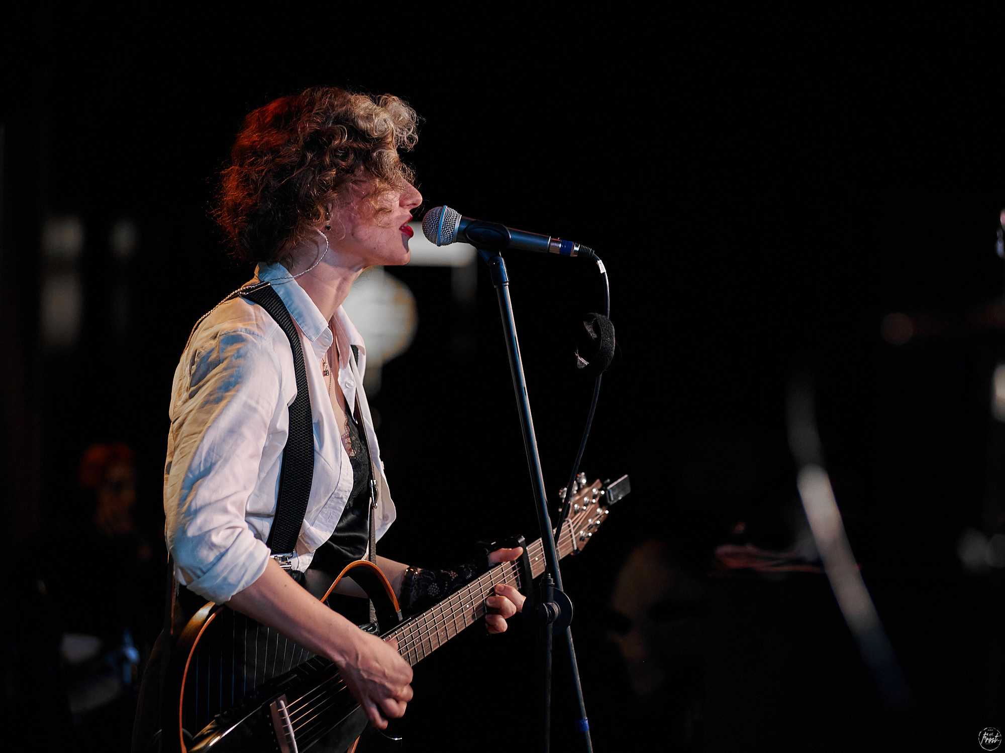 Немного нервно. Фотографии отовсюду и обо всем