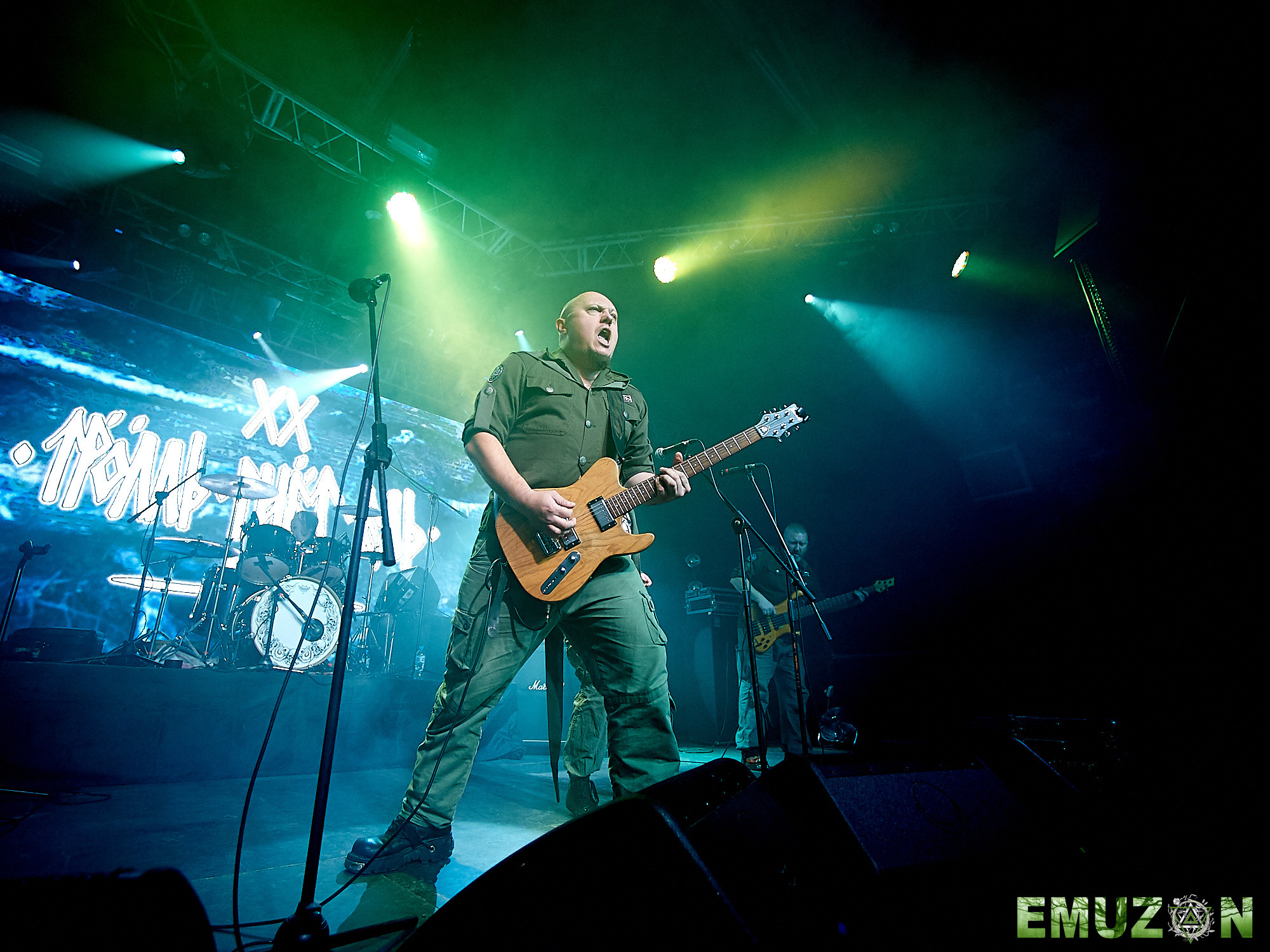 Тролль гнет ель. Фотографии отовсюду и обо всем