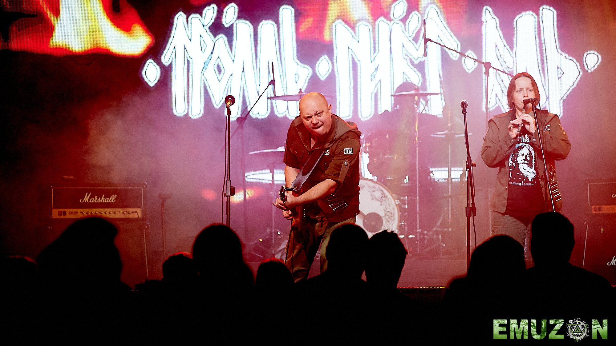 Тролль гнет ель. Фотографии отовсюду и обо всем