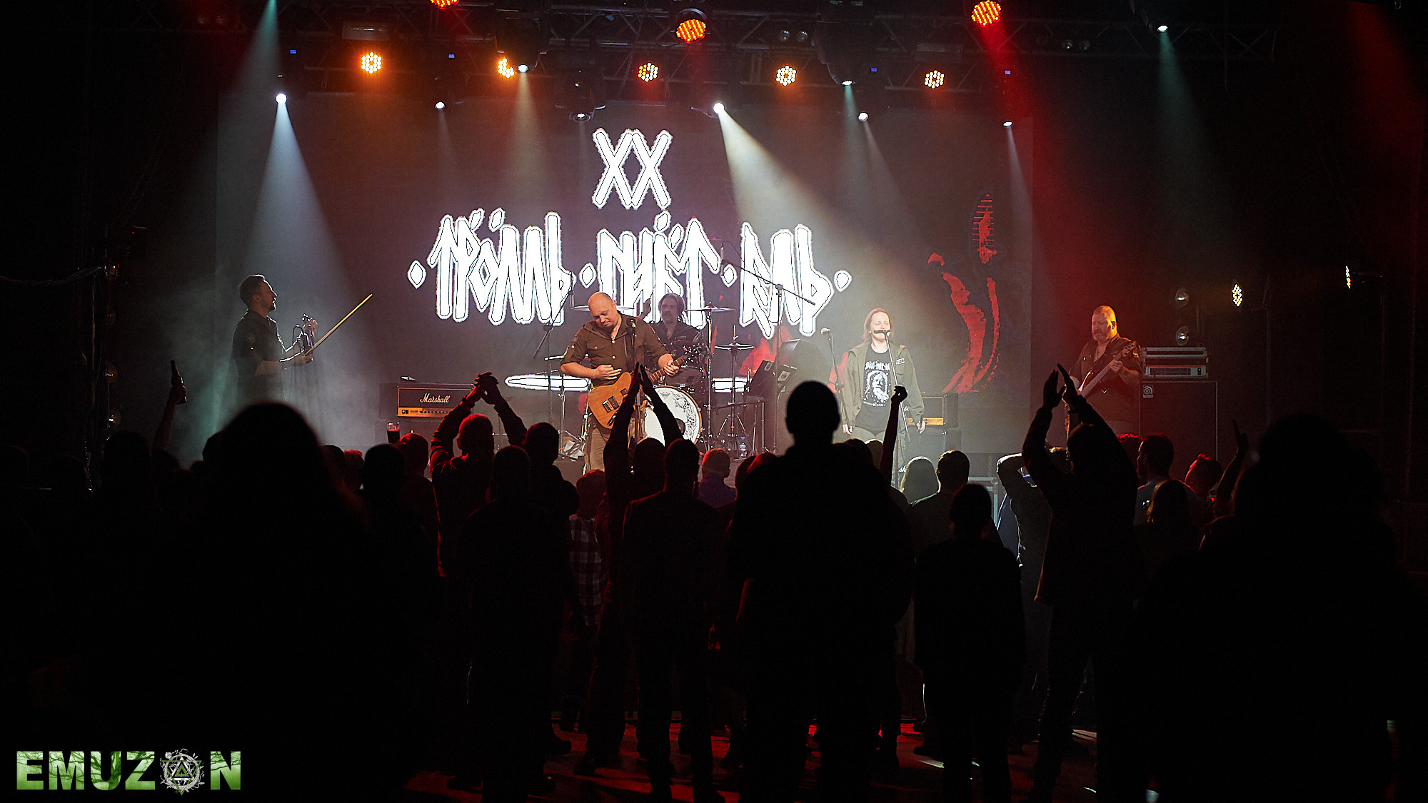 Тролль гнет ель. Фотографии отовсюду и обо всем