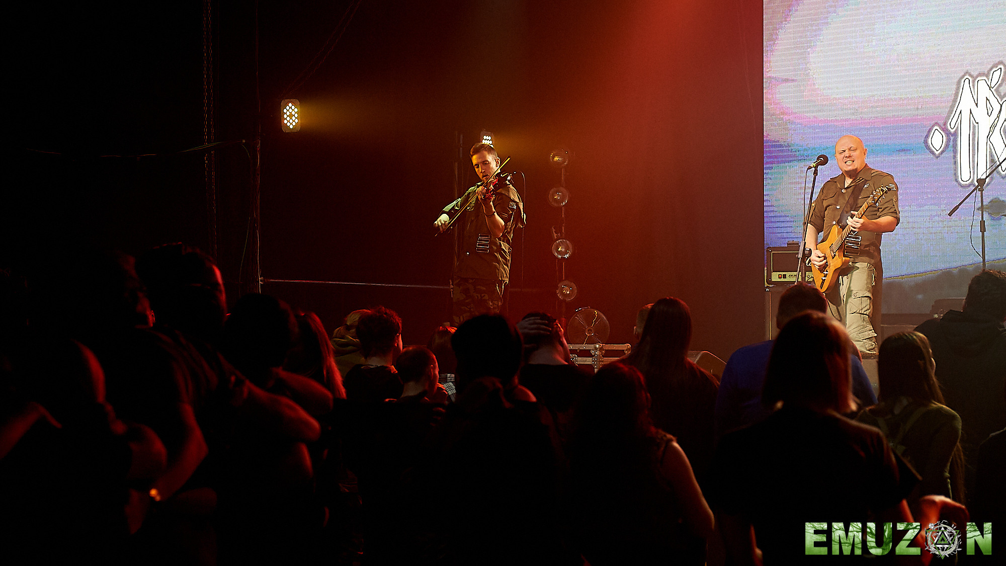 Тролль гнет ель. Фотографии отовсюду и обо всем