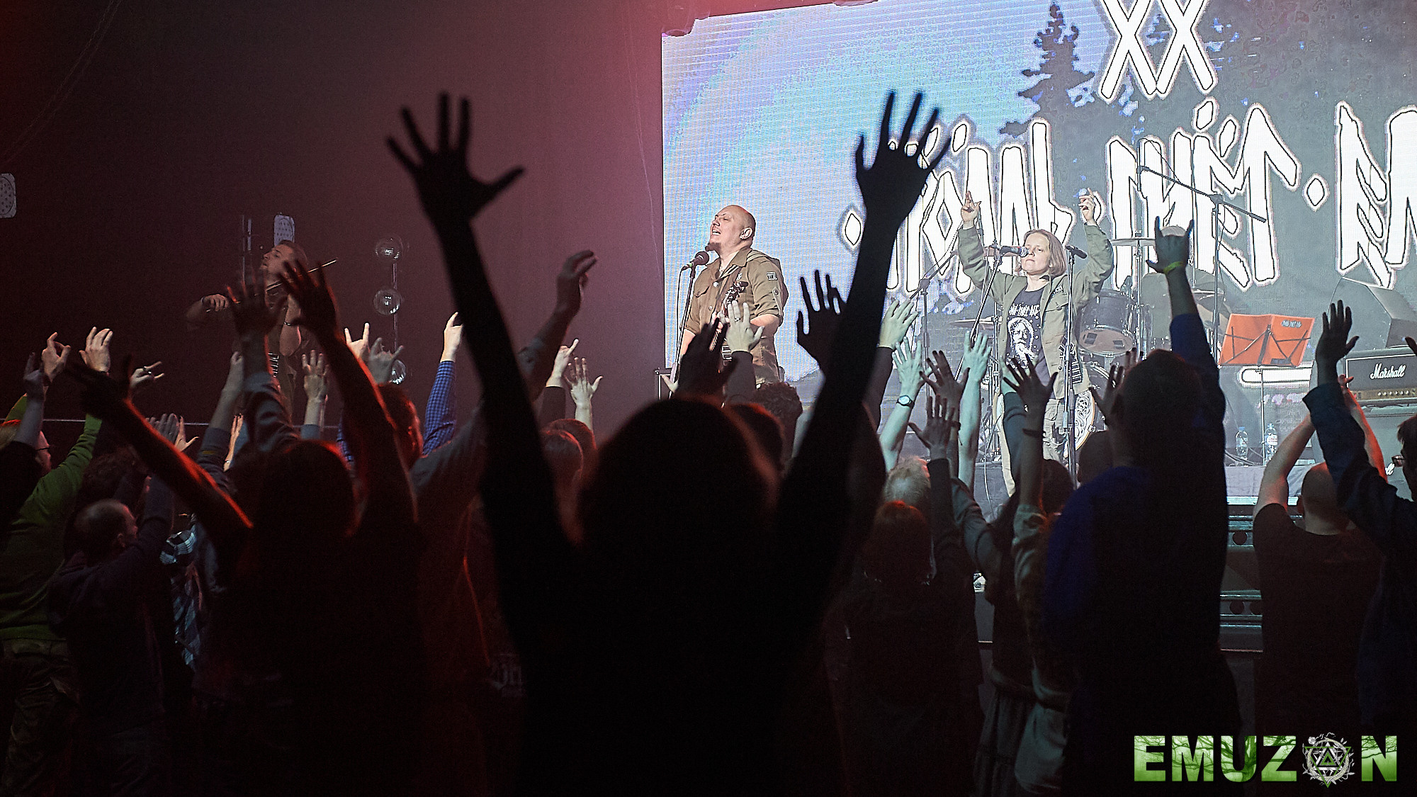 Тролль гнет ель. Фотографии отовсюду и обо всем