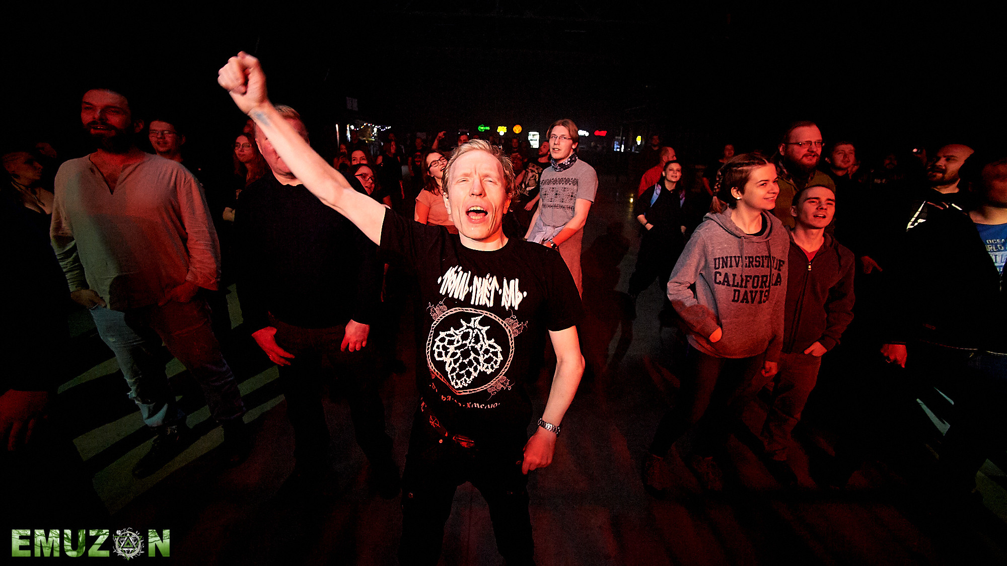 Тролль гнет ель. Фотографии отовсюду и обо всем