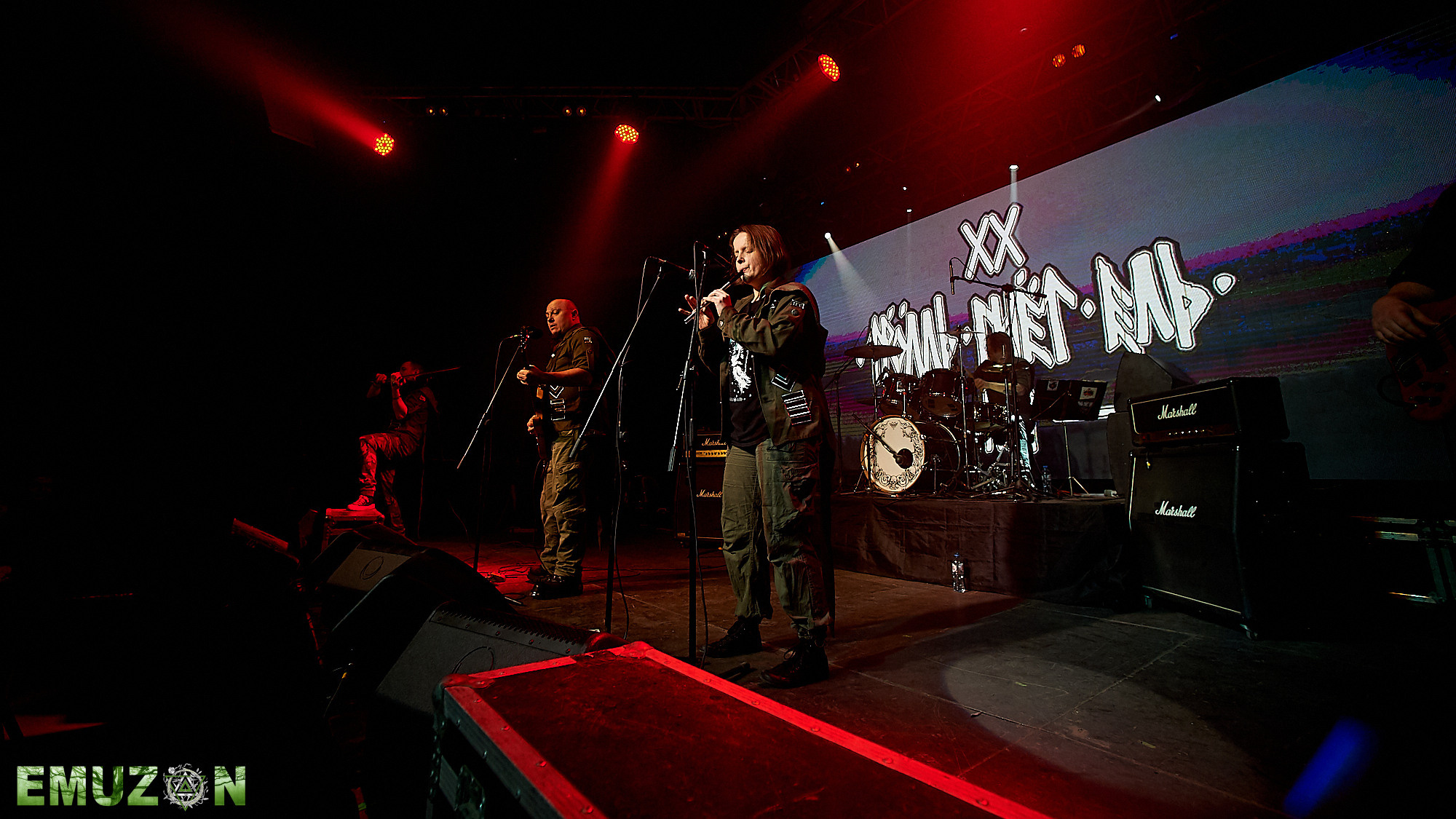 Тролль гнет ель. Фотографии отовсюду и обо всем