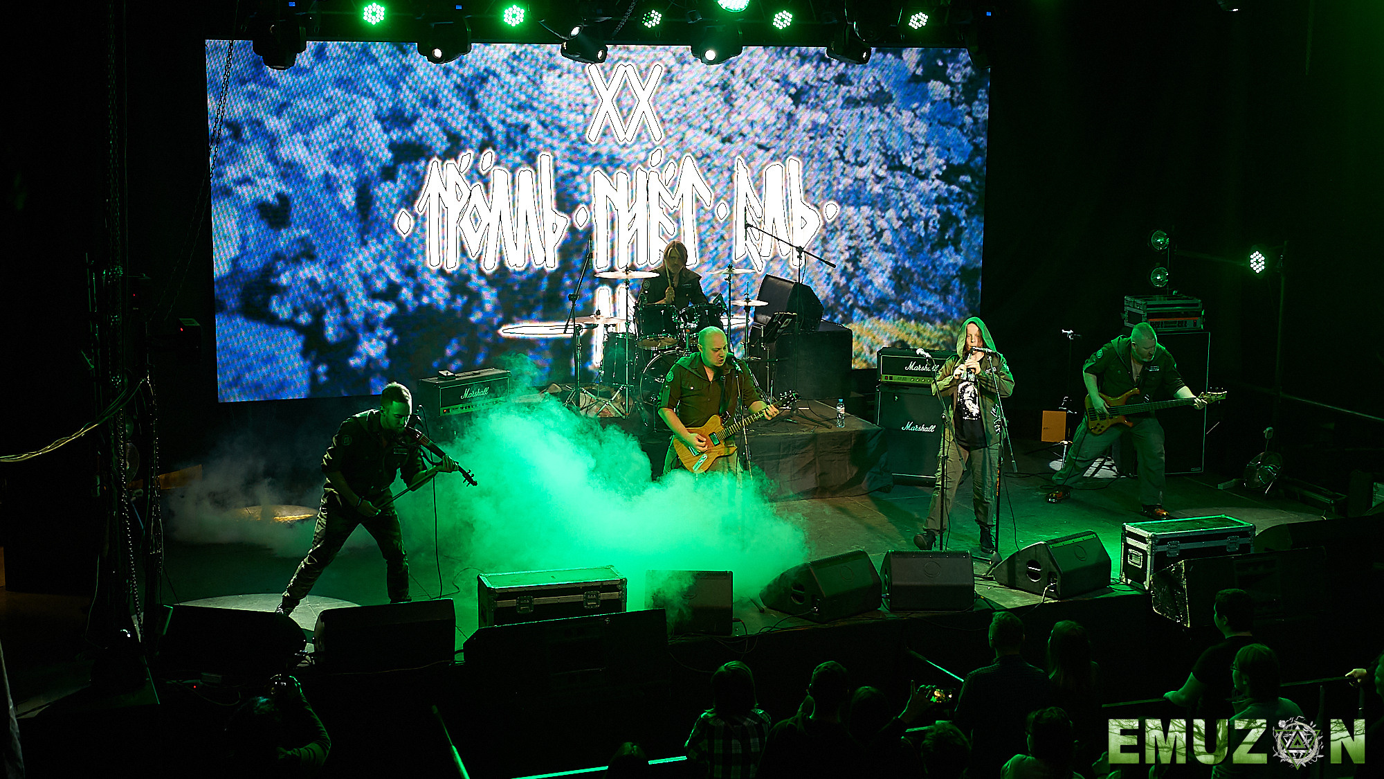 Тролль гнет ель. Фотографии отовсюду и обо всем