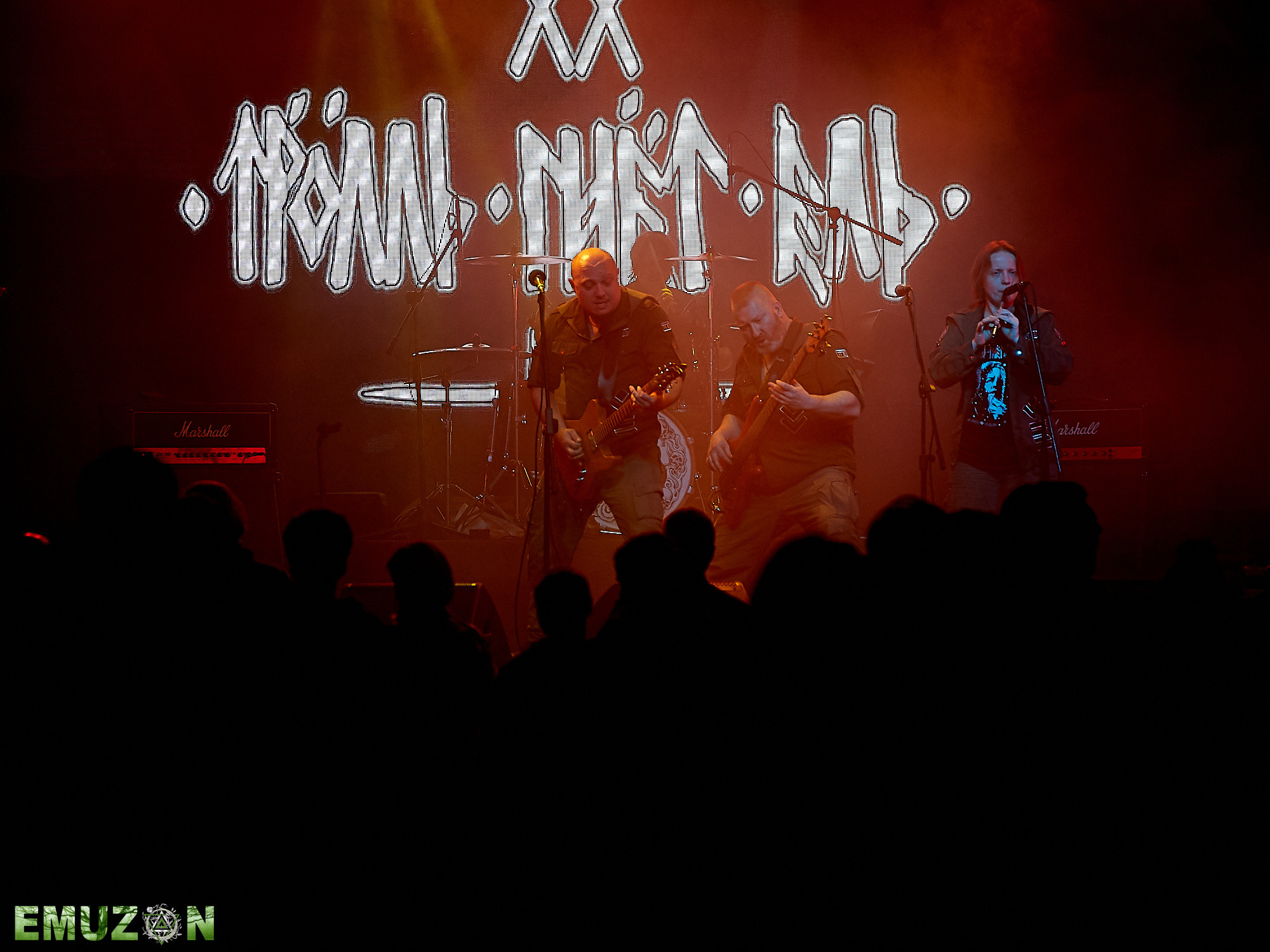 Тролль гнет ель. Фотографии отовсюду и обо всем