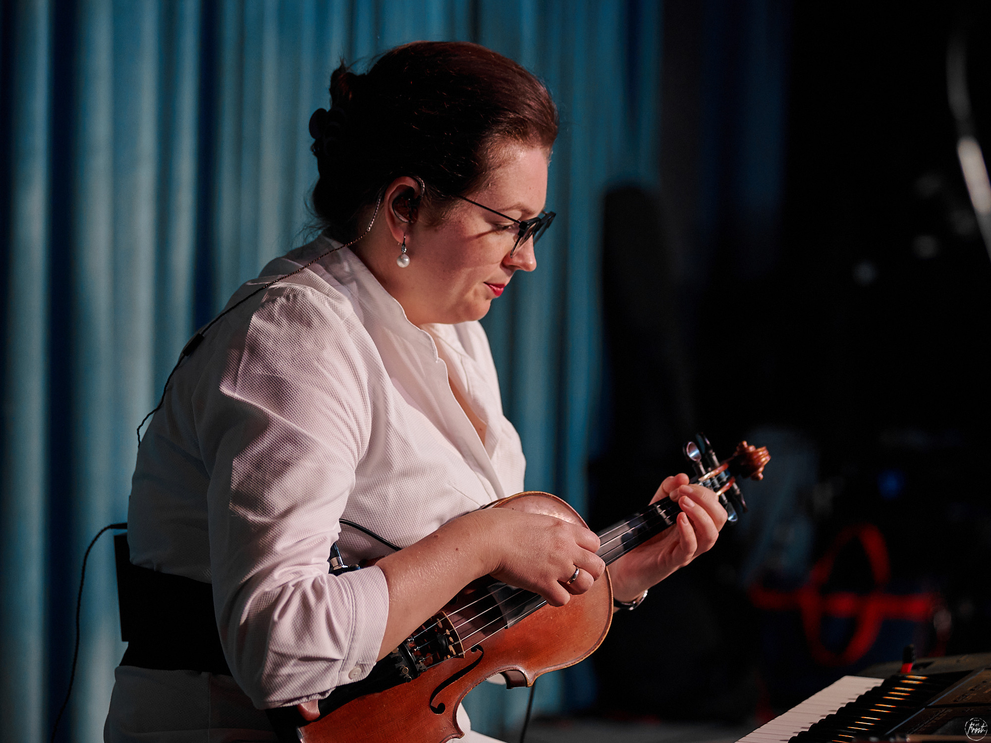 Немного нервно. Фотографии отовсюду и обо всем