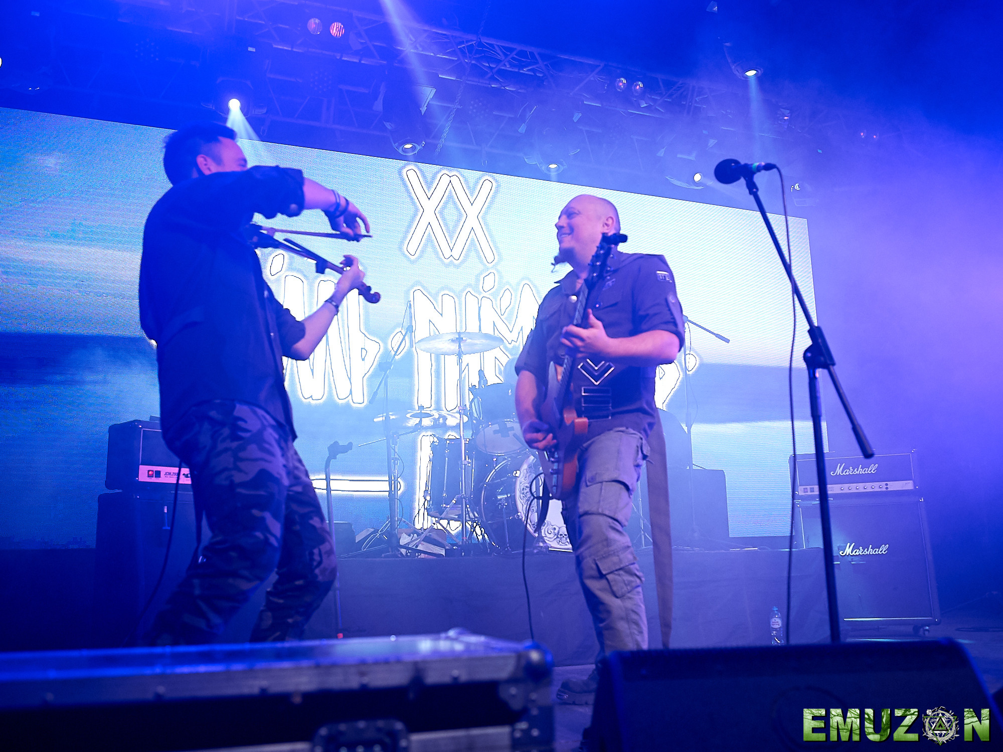 Тролль гнет ель. Фотографии отовсюду и обо всем