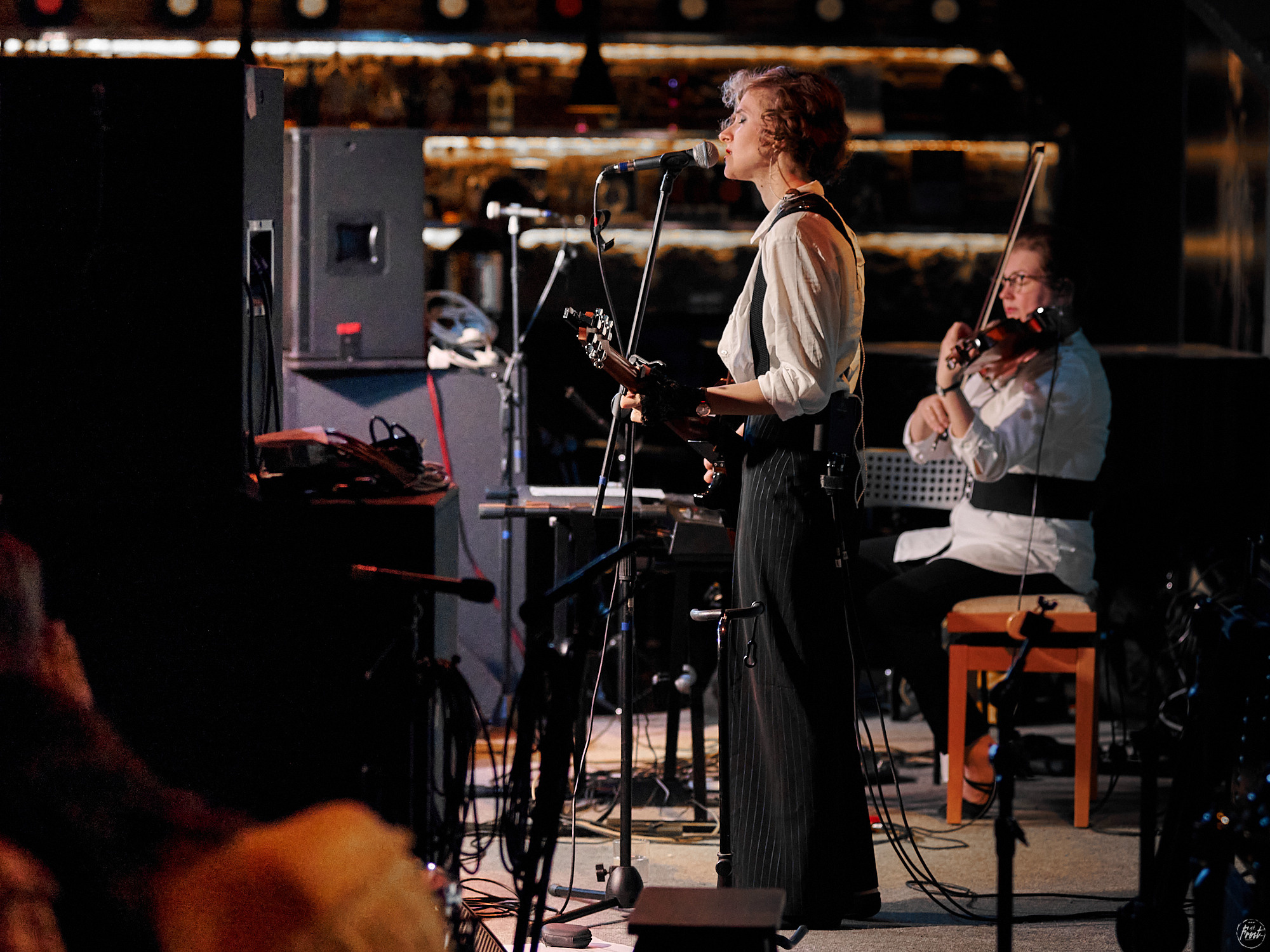 Немного нервно. Фотографии отовсюду и обо всем