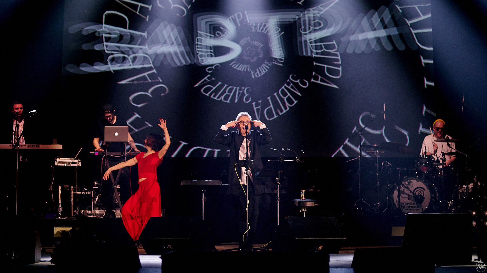 Сурганова и оркестр. Фотографии отовсюду и обо всем