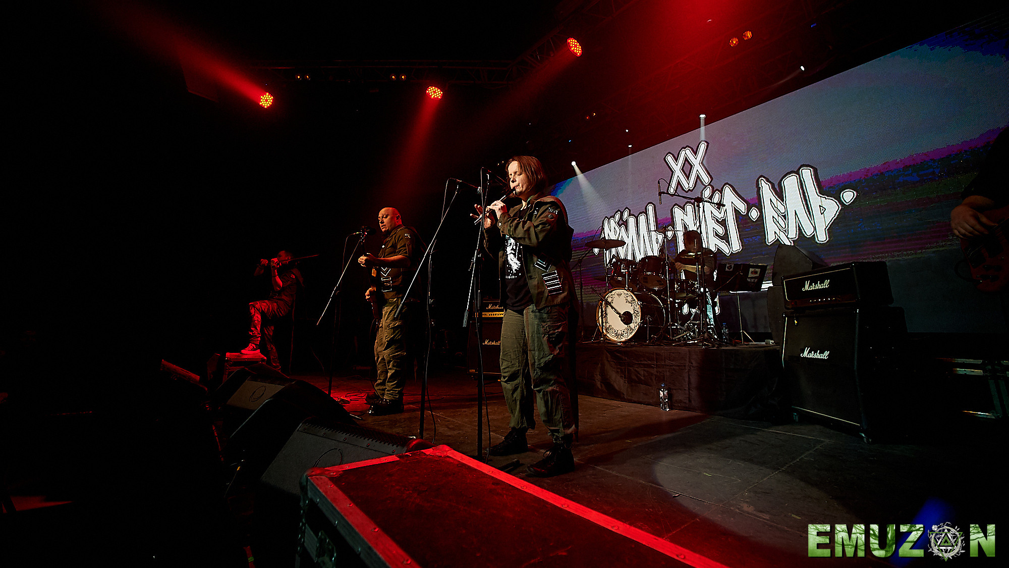 Тролль гнет ель. Фотографии отовсюду и обо всем