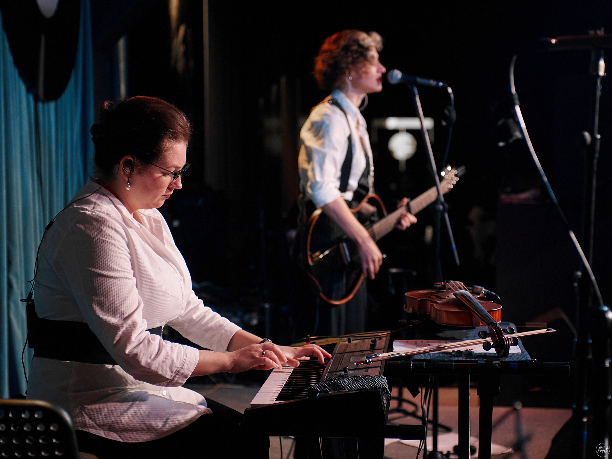 Немного нервно. Фотографии отовсюду и обо всем