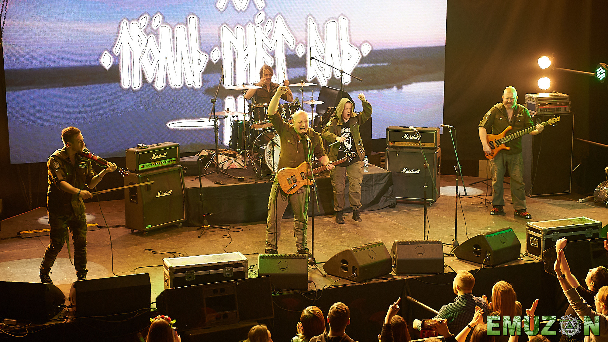 Тролль гнет ель. Фотографии отовсюду и обо всем