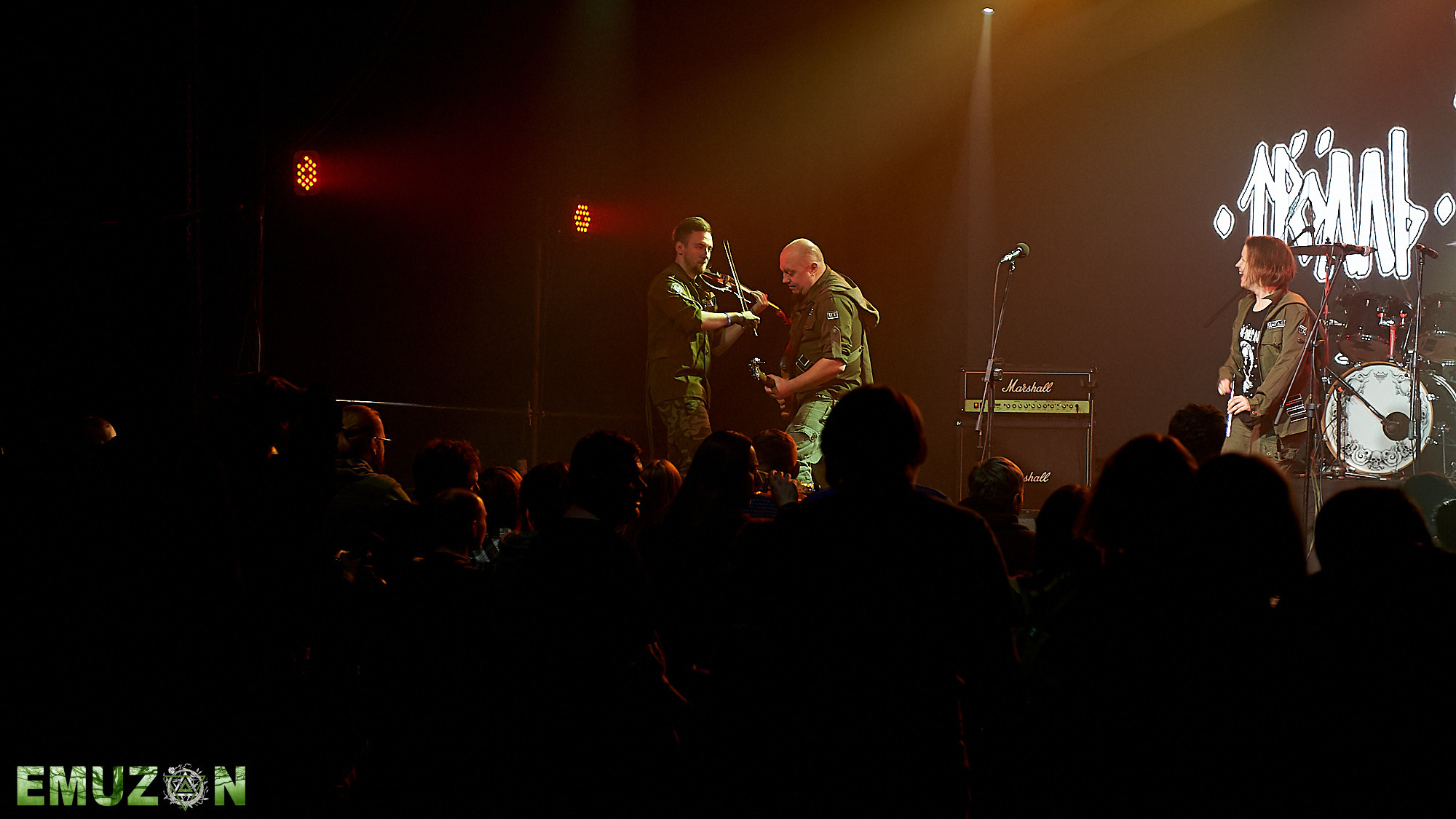 Тролль гнет ель. Фотографии отовсюду и обо всем