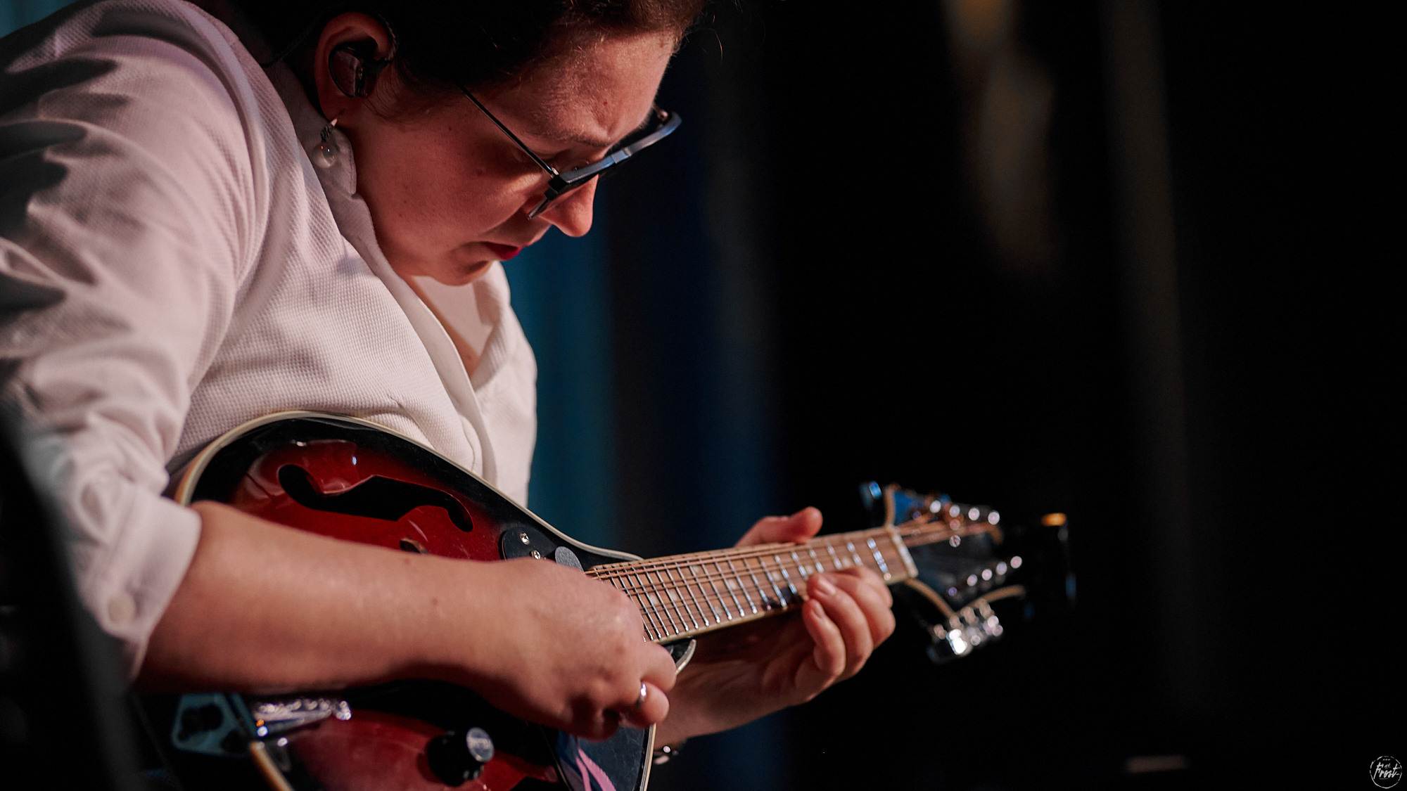 Немного нервно. Фотографии отовсюду и обо всем