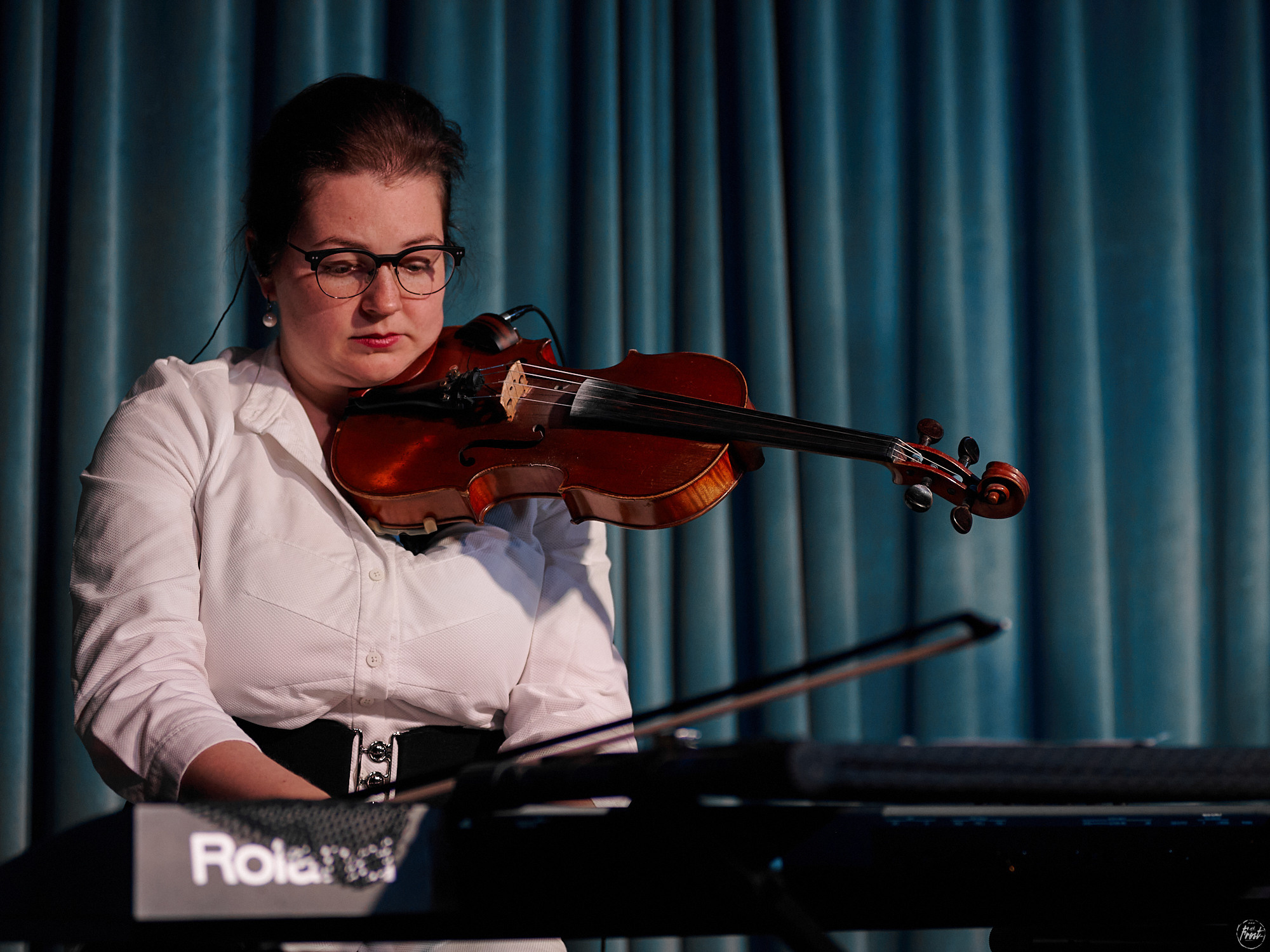 Немного нервно. Фотографии отовсюду и обо всем