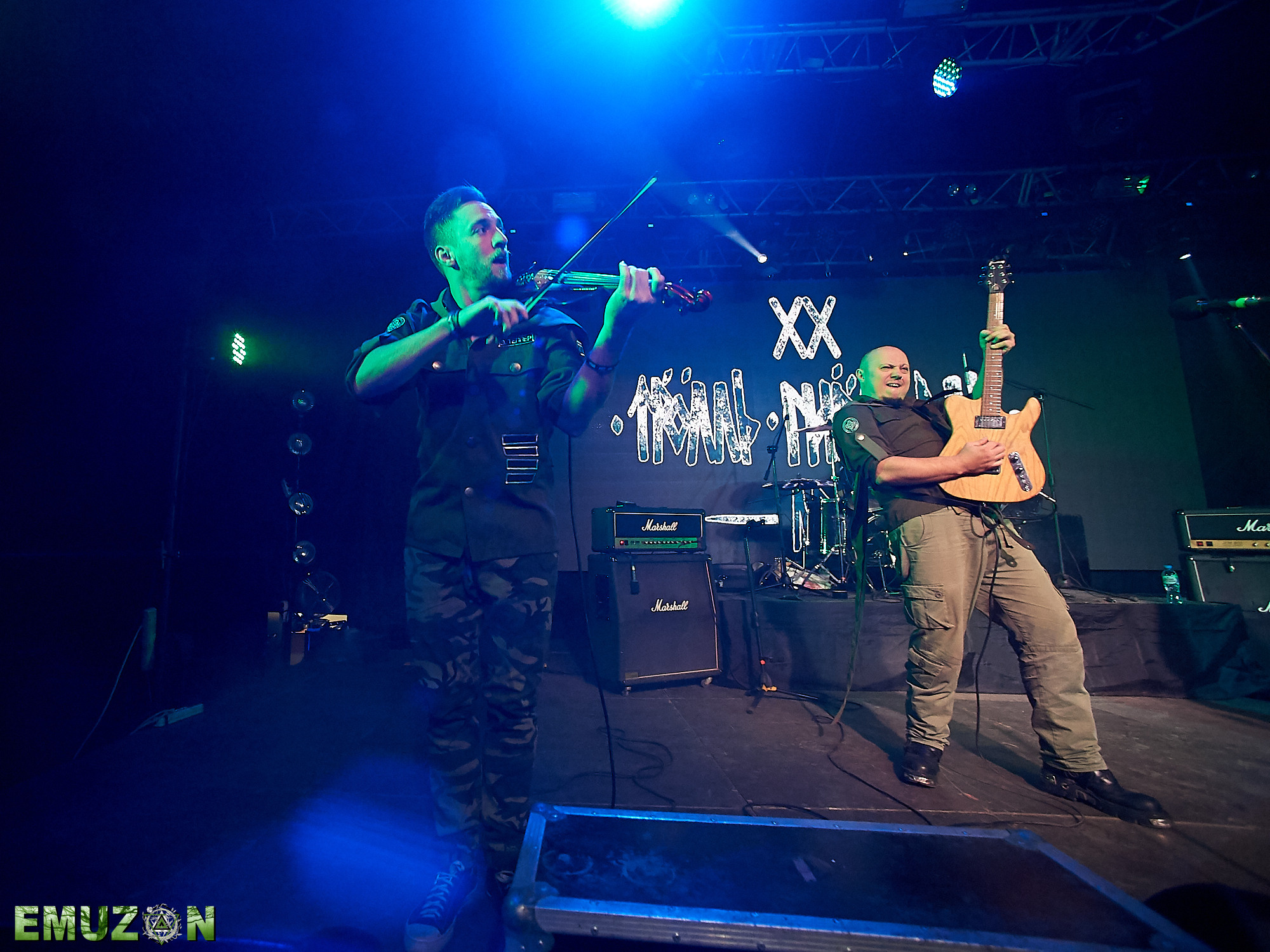 Тролль гнет ель. Фотографии отовсюду и обо всем