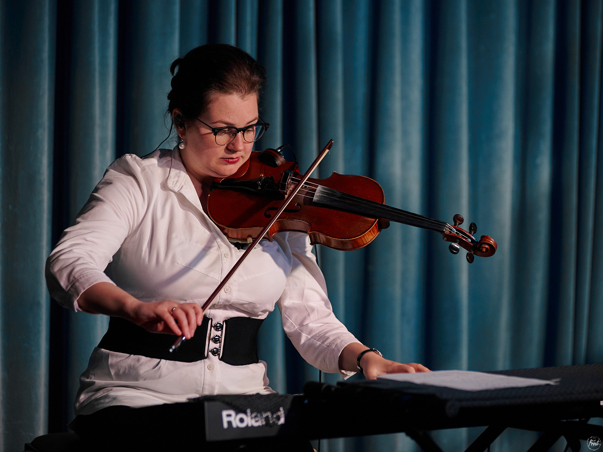 Немного нервно. Фотографии отовсюду и обо всем