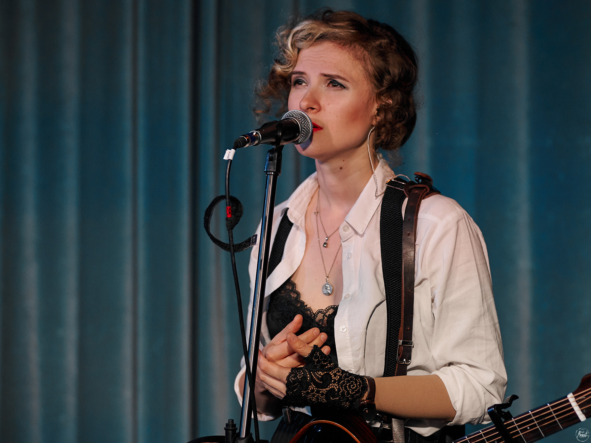 Немного нервно. Фотографии отовсюду и обо всем