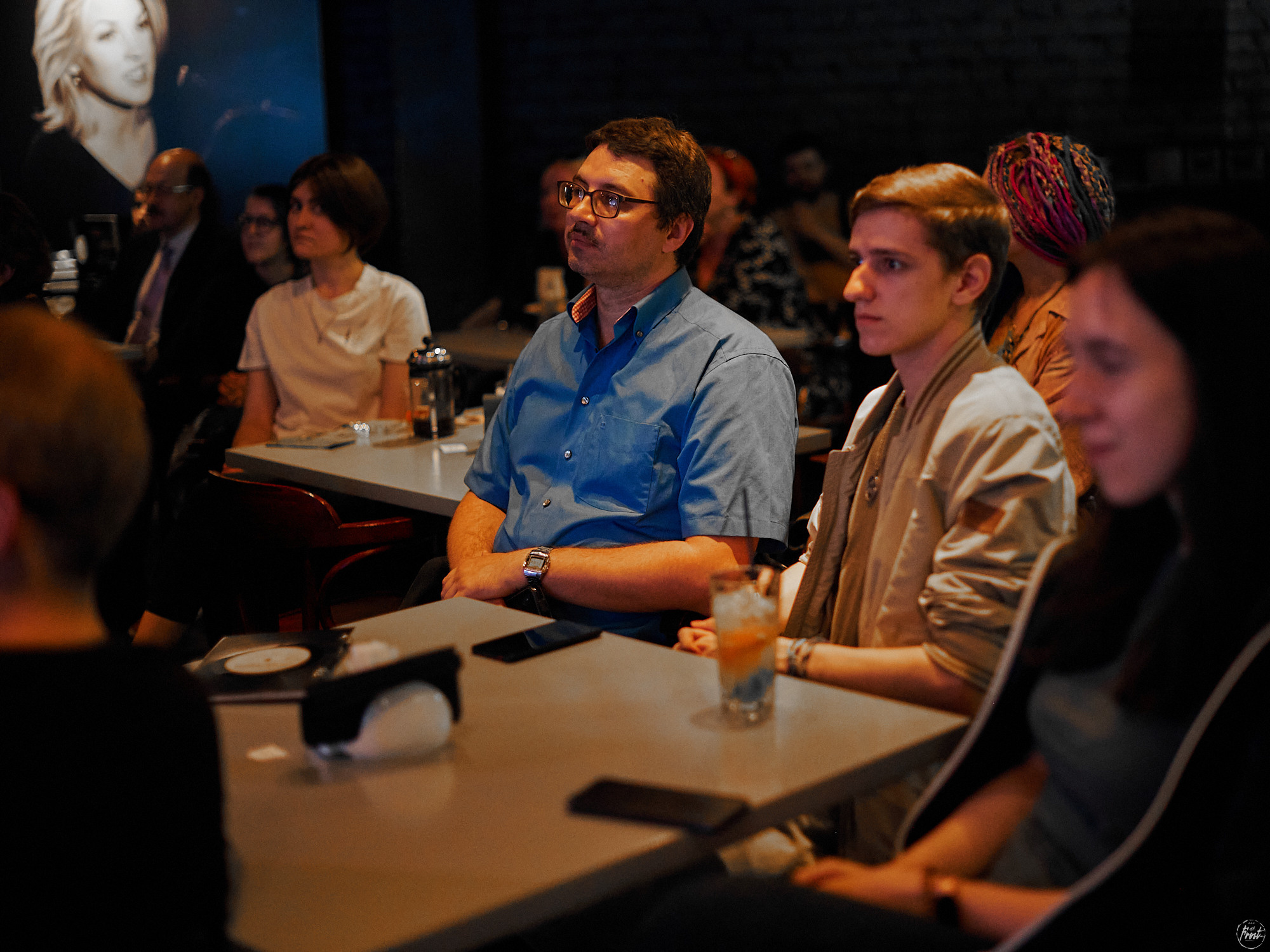 Немного нервно. Фотографии отовсюду и обо всем