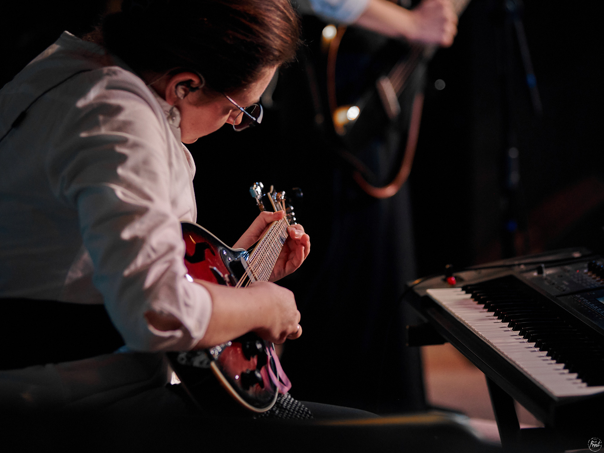 Немного нервно. Фотографии отовсюду и обо всем