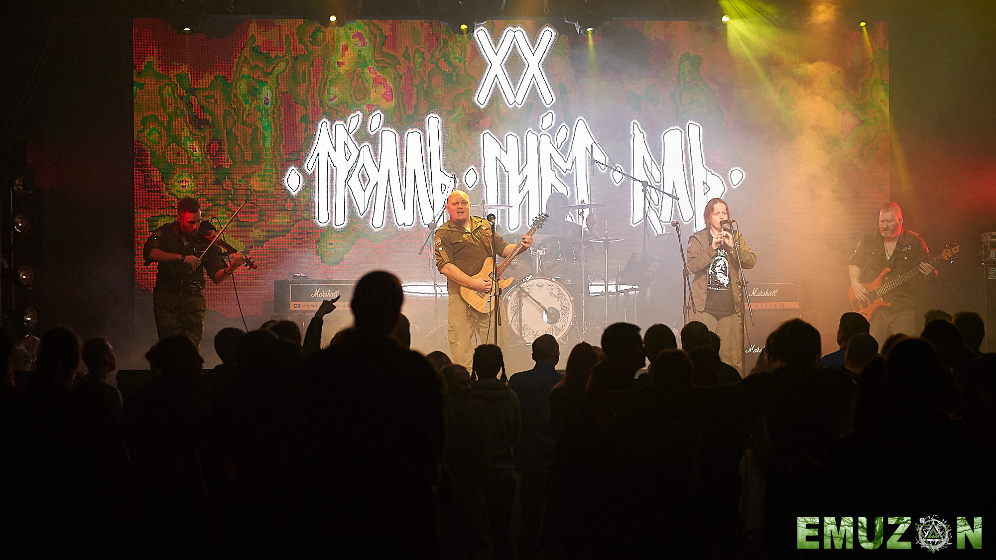 Тролль гнет ель. Фотографии отовсюду и обо всем