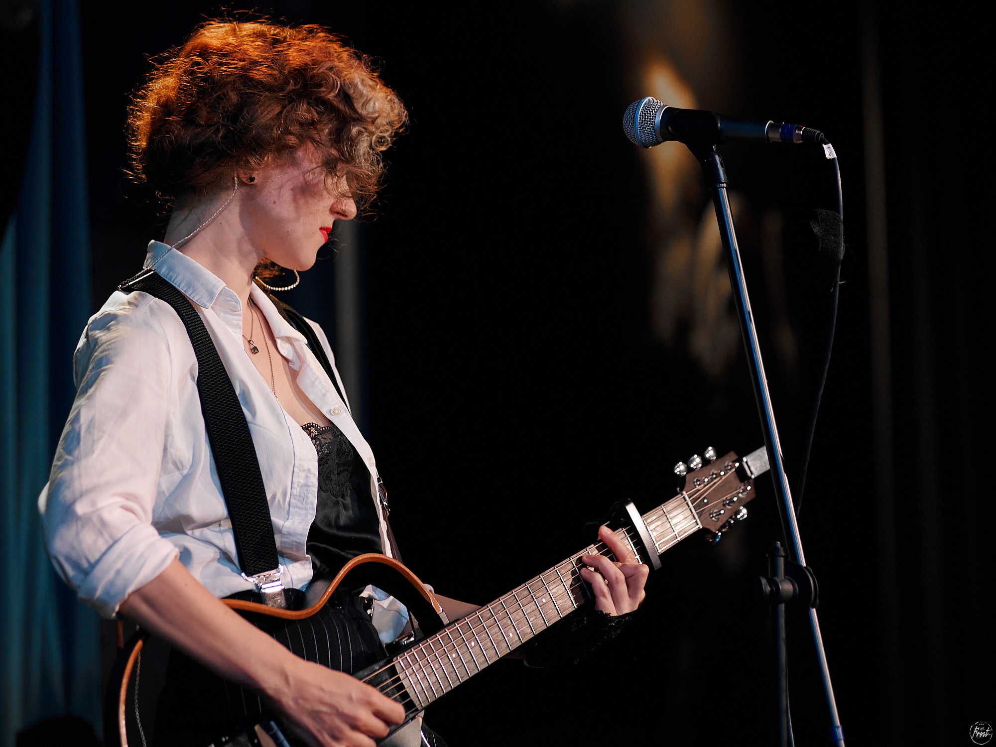 Немного нервно. Фотографии отовсюду и обо всем