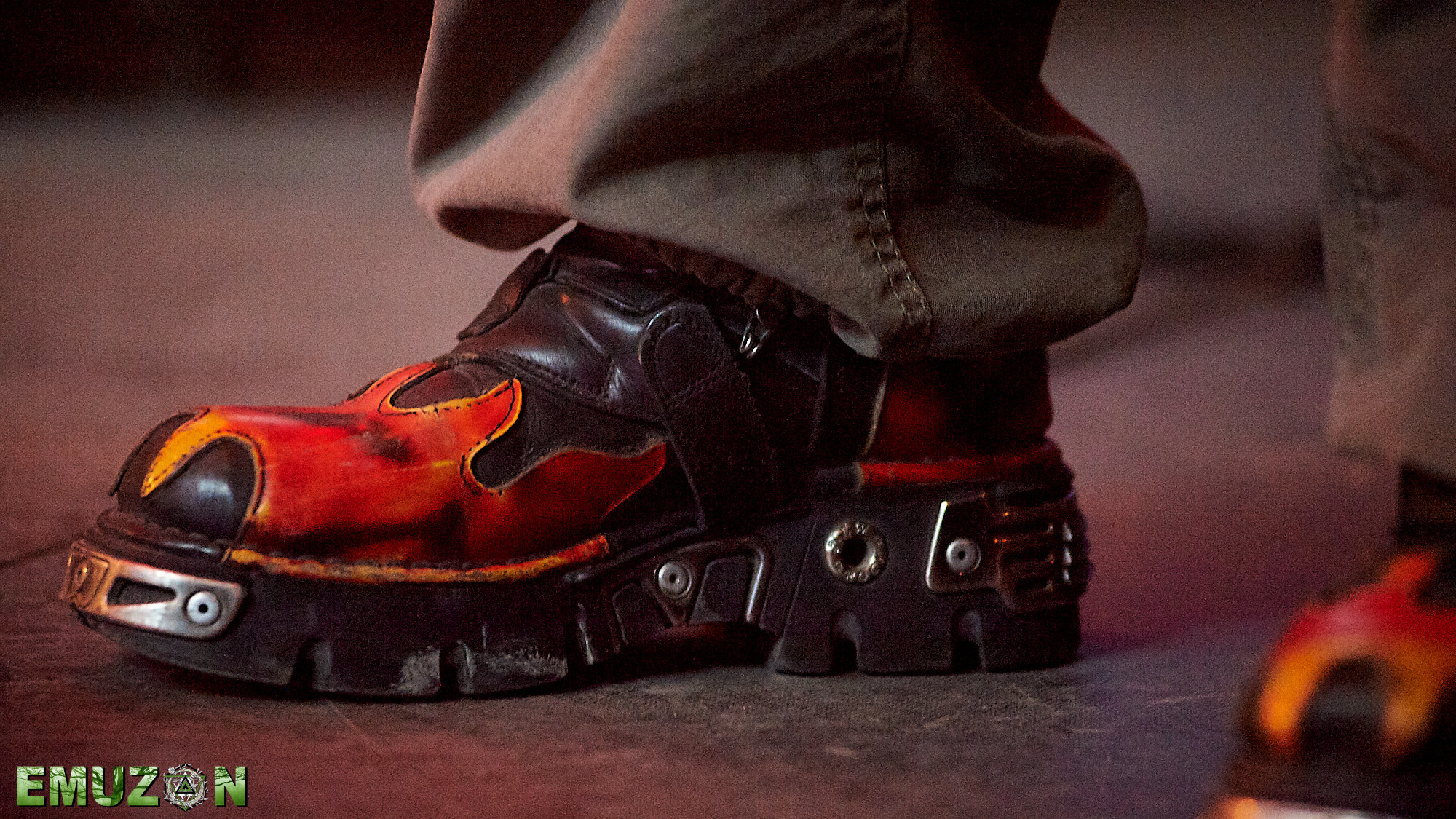 Тролль гнет ель. Фотографии отовсюду и обо всем