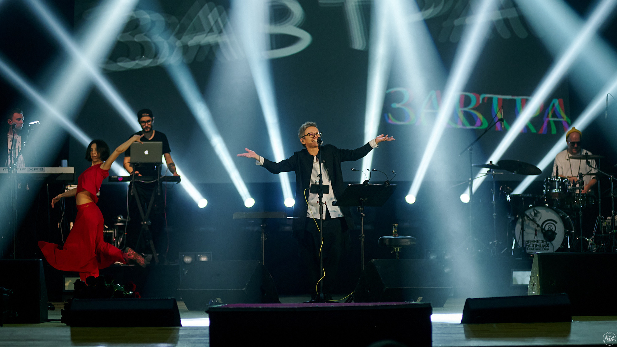 Сурганова и оркестр. Фотографии отовсюду и обо всем