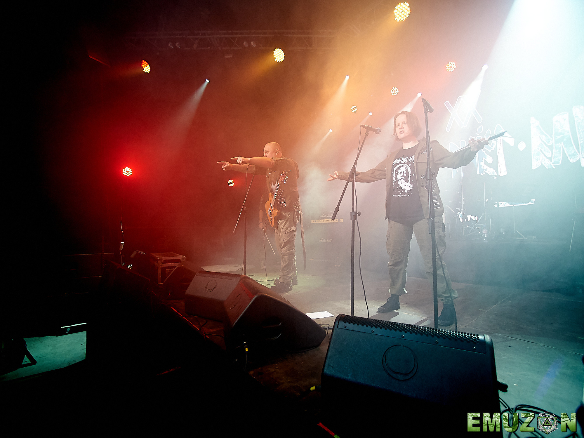 Тролль гнет ель. Фотографии отовсюду и обо всем