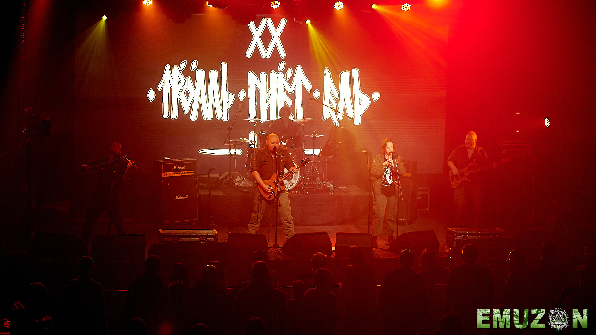 Тролль гнет ель. Фотографии отовсюду и обо всем