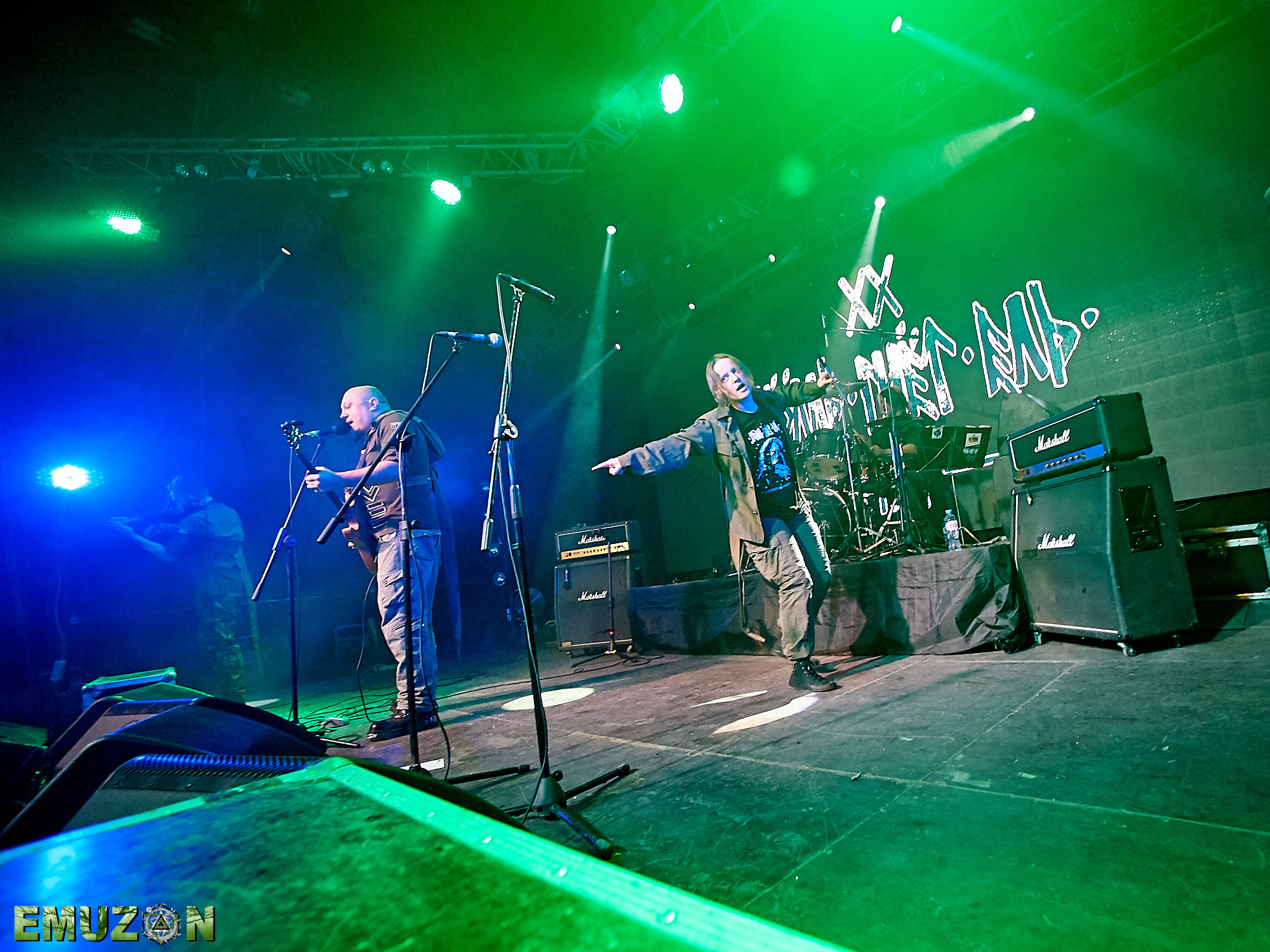 Тролль гнет ель. Фотографии отовсюду и обо всем