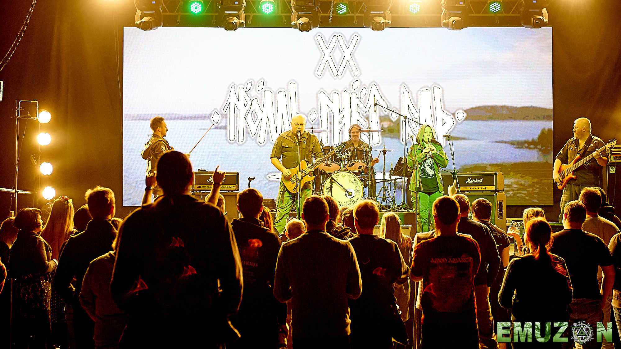 Тролль гнет ель. Фотографии отовсюду и обо всем