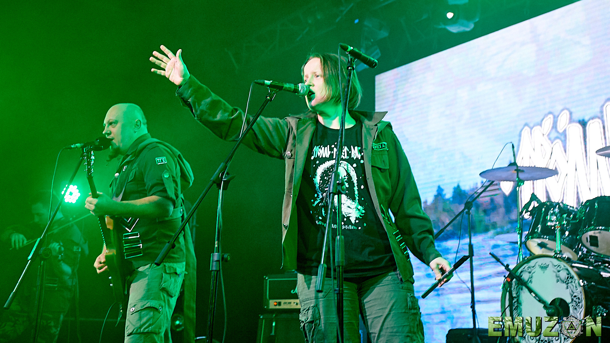 Тролль гнет ель. Фотографии отовсюду и обо всем