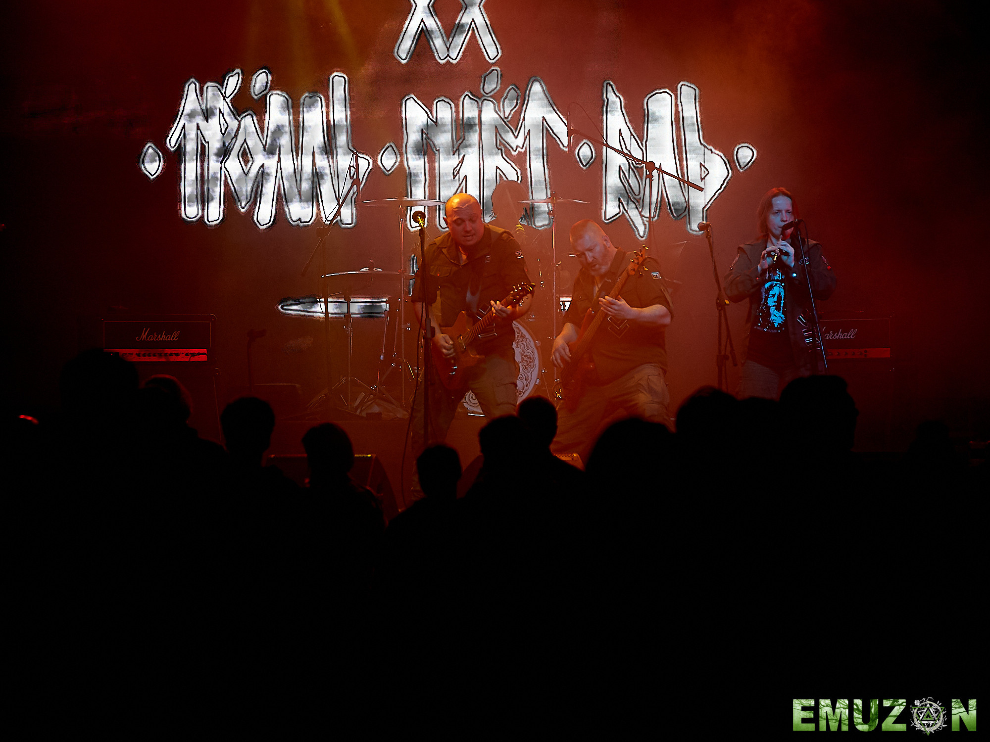 Тролль гнет ель. Фотографии отовсюду и обо всем